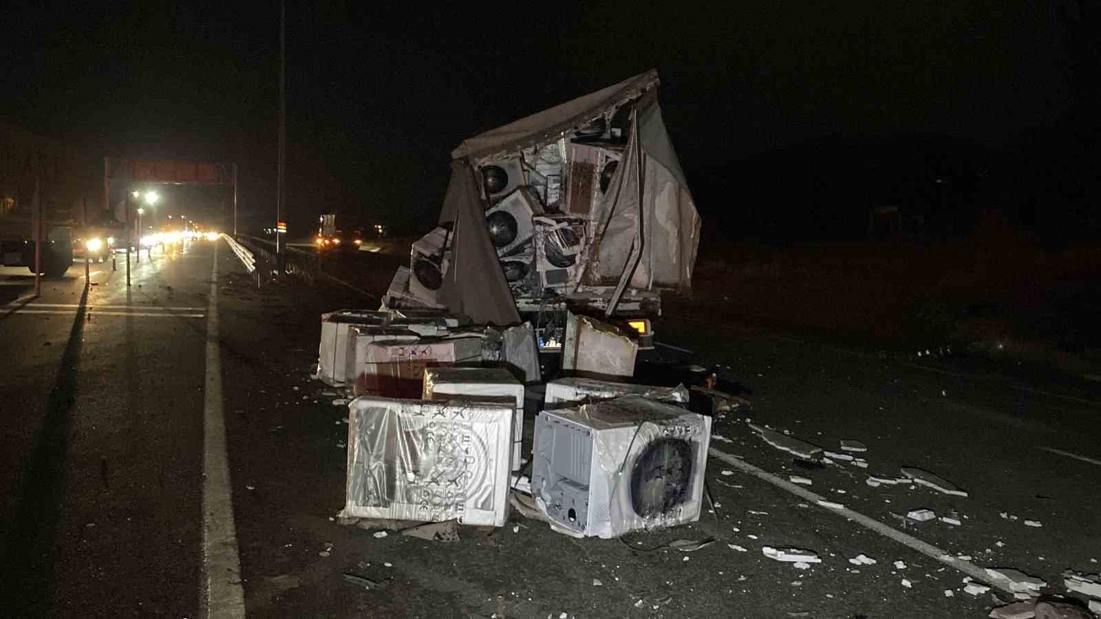Elazığ’da 3 tır çarpıştı: 1 ölü