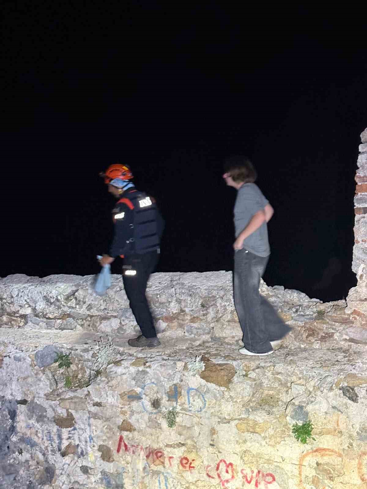 Alanya Kalesi’nde mahsur kalan 3 Rus kurtarıldı