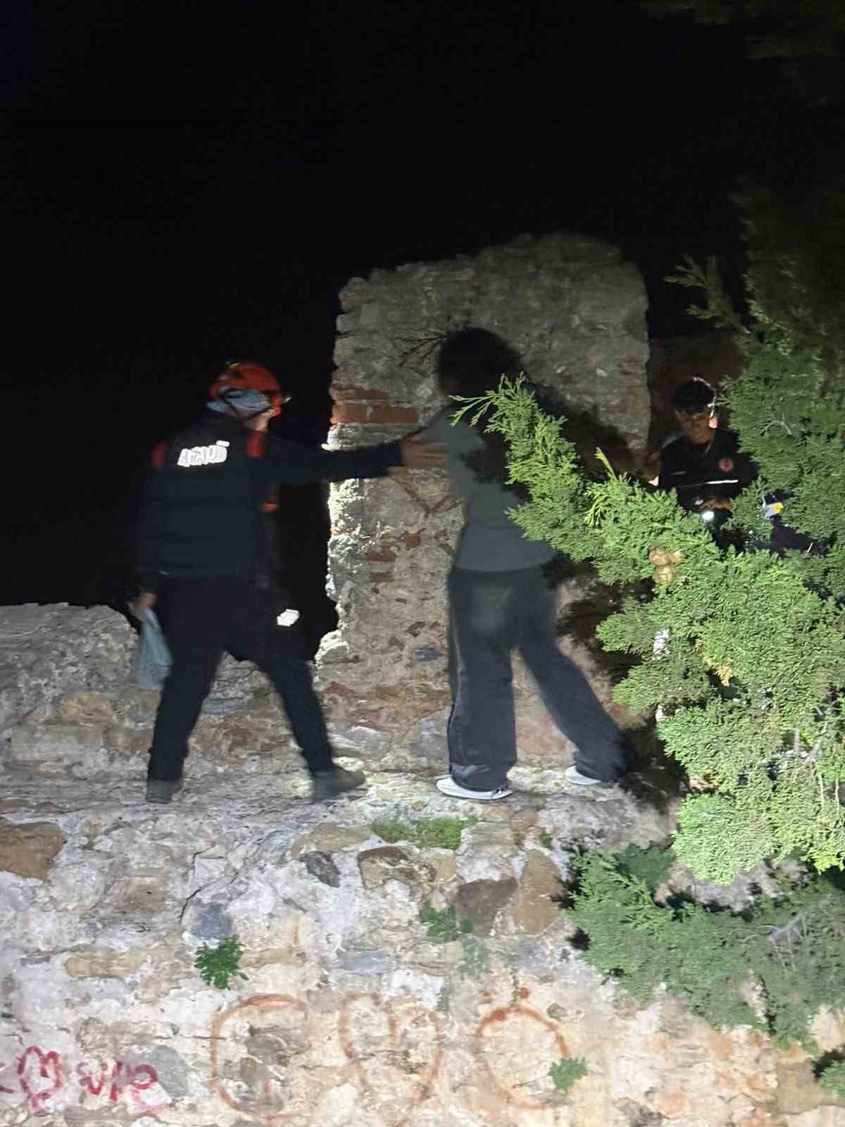 Alanya Kalesi’nde mahsur kalan 3 Rus kurtarıldı