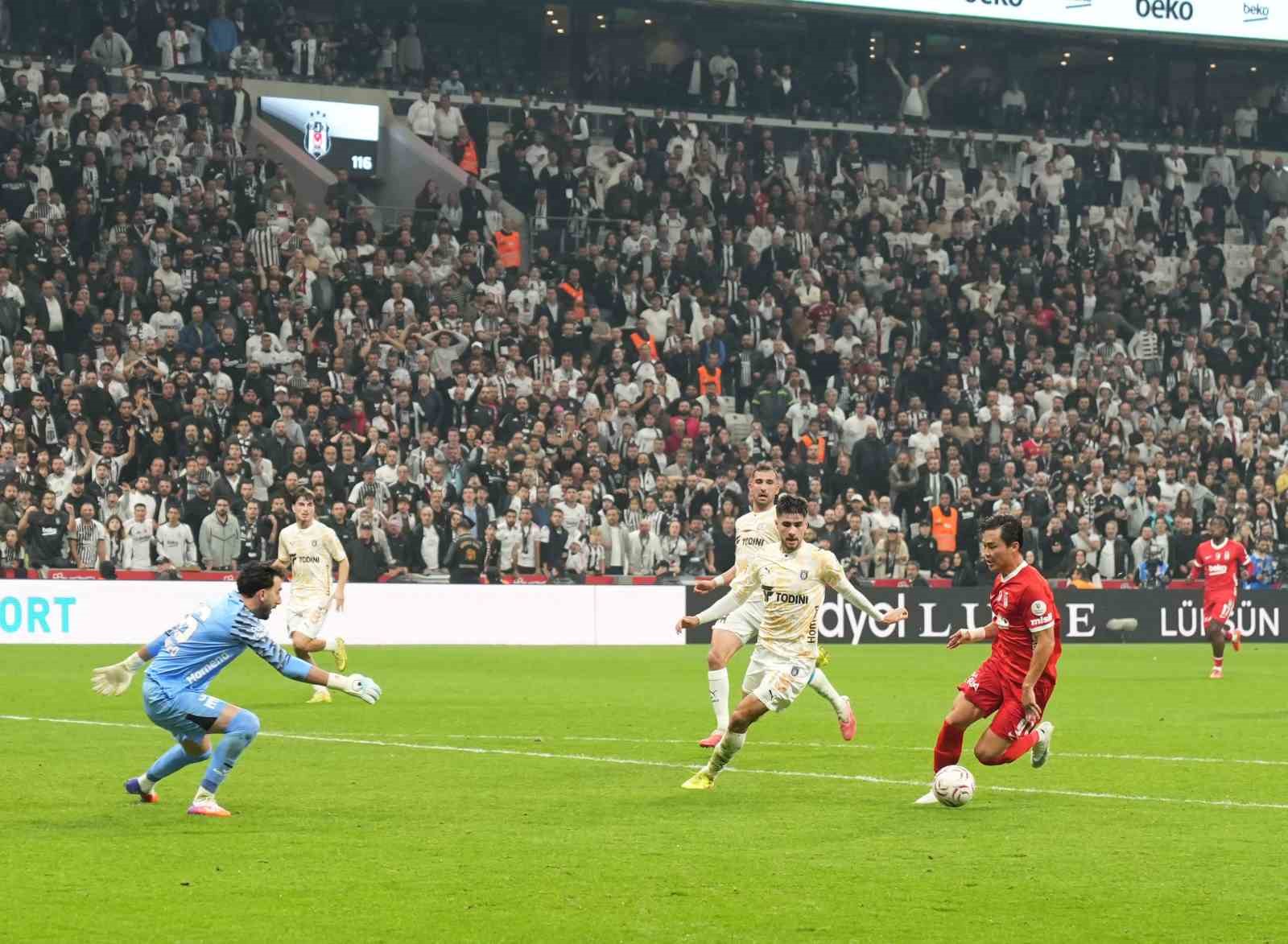 Trendyol Süper Lig: Beşiktaş: 2 - Başakşehir: 0 (Maç sonucu)