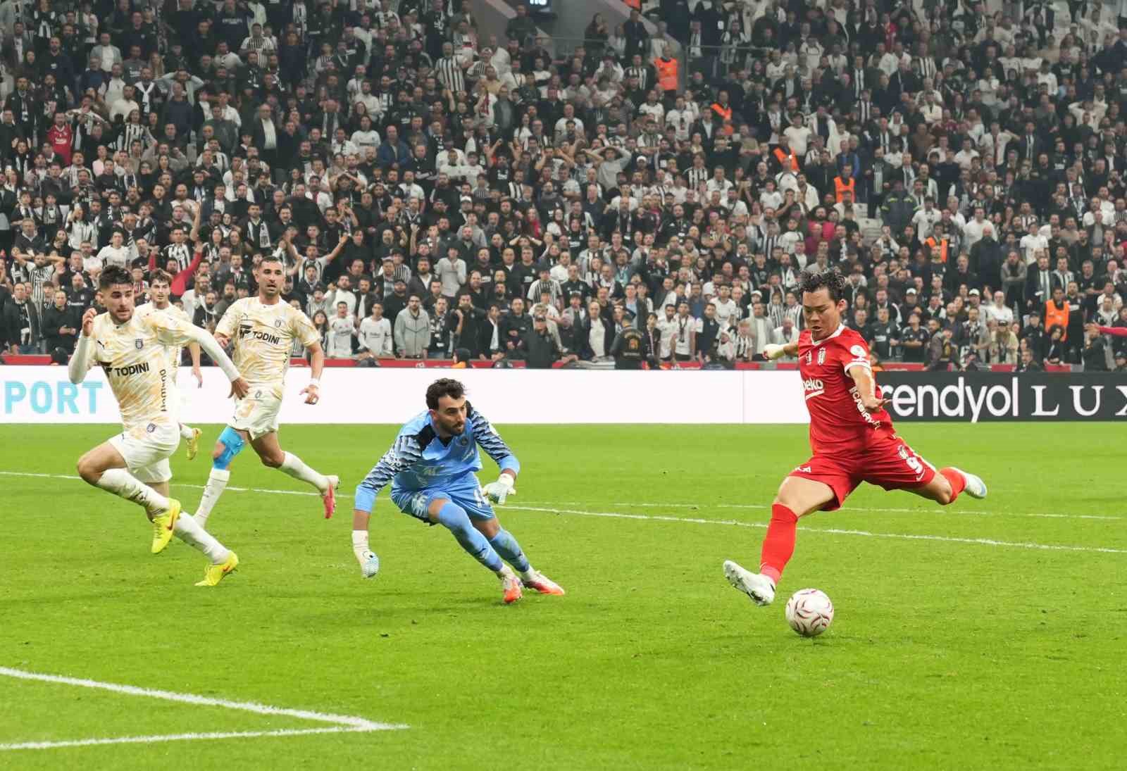 Trendyol Süper Lig: Beşiktaş: 2 - Başakşehir: 0 (Maç sonucu)