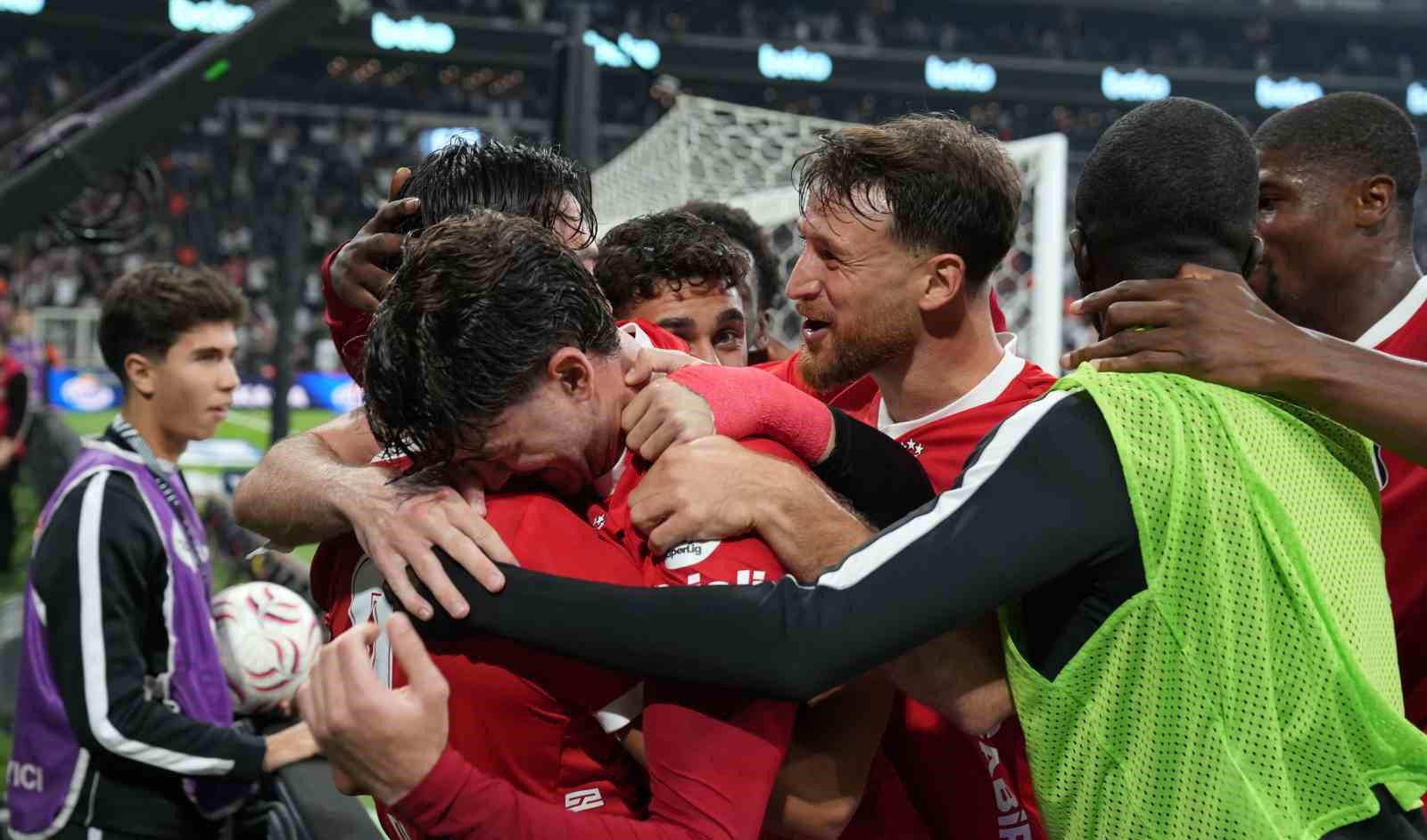 Trendyol Süper Lig: Beşiktaş: 2 - Başakşehir: 0 (Maç sonucu)