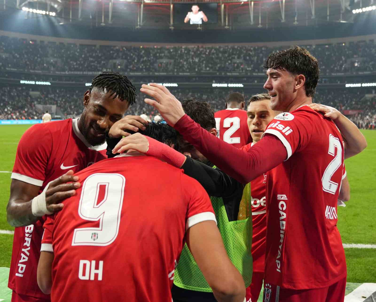 Trendyol Süper Lig: Beşiktaş: 2 - Başakşehir: 0 (Maç sonucu)