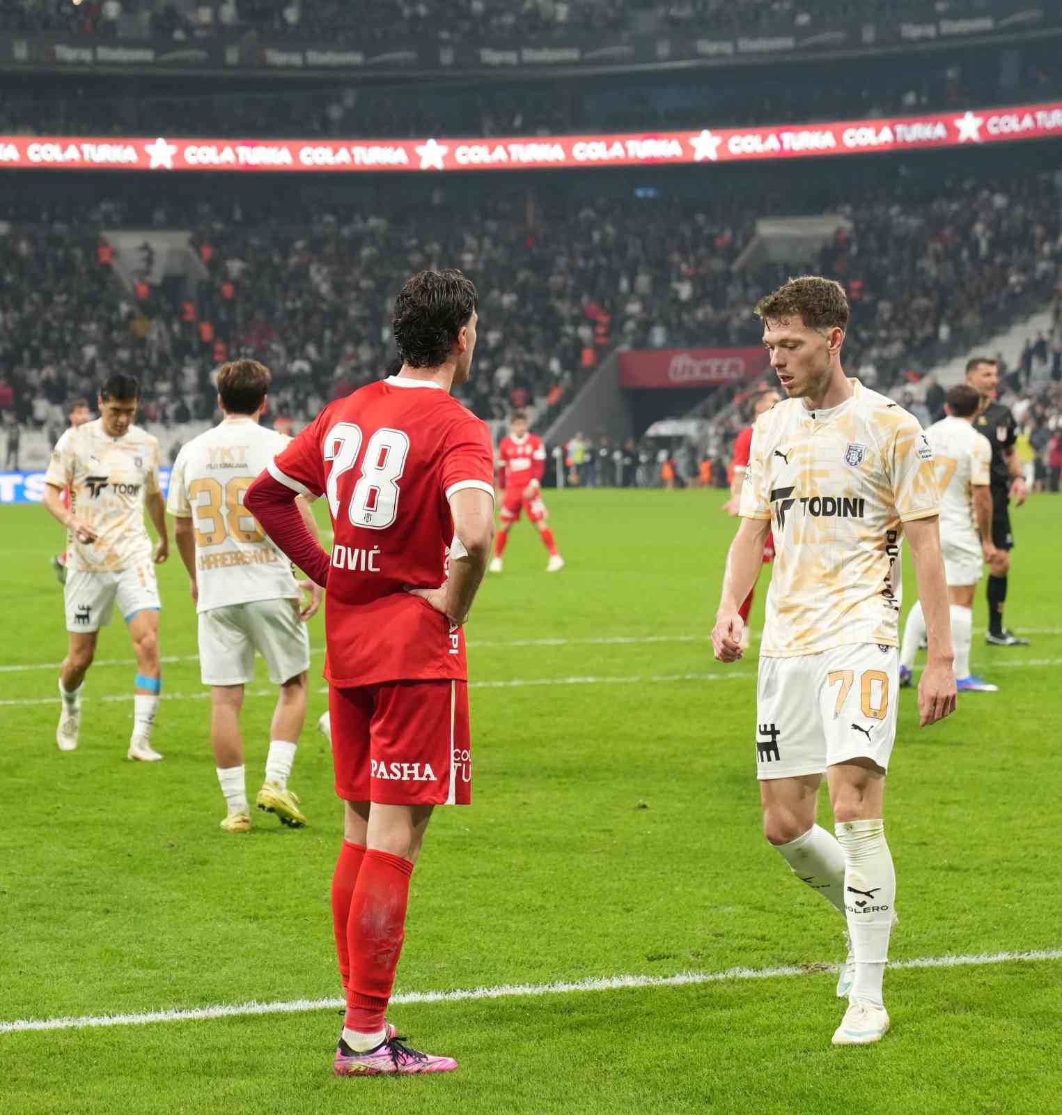 Trendyol Süper Lig: Beşiktaş: 2 - Başakşehir: 0 (Maç sonucu)