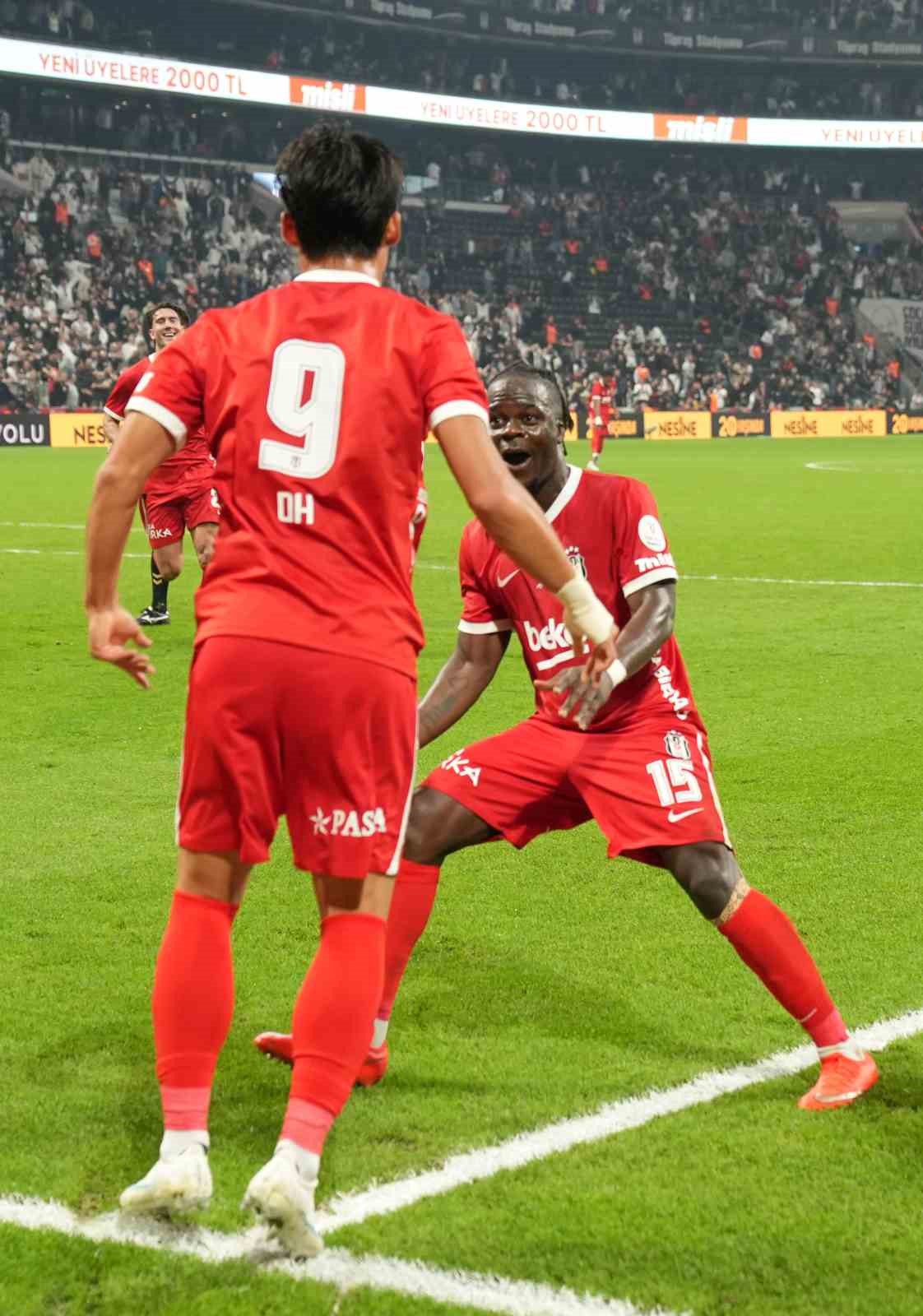 Trendyol Süper Lig: Beşiktaş: 2 - Başakşehir: 0 (Maç sonucu)