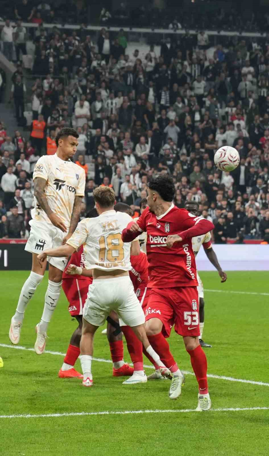 Trendyol Süper Lig: Beşiktaş: 2 - Başakşehir: 0 (Maç sonucu)