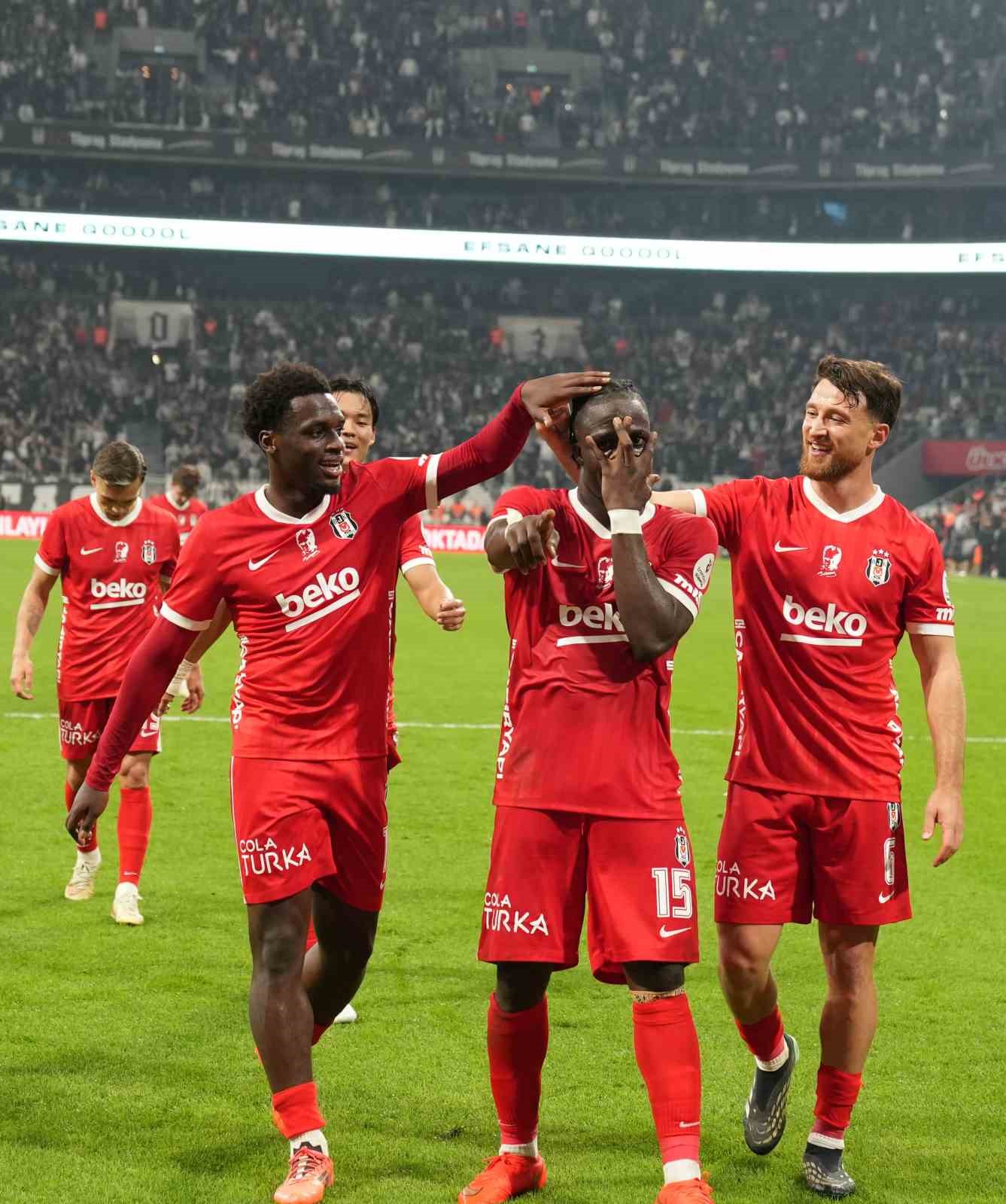 Trendyol Süper Lig: Beşiktaş: 2 - Başakşehir: 0 (Maç sonucu)