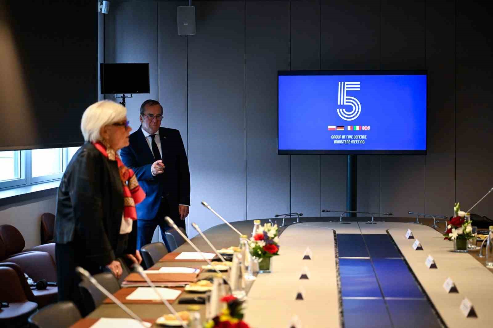 E5 savunma bakanları: "Avrupa kendi güvenliği için daha fazla sorumluluk üstlenmeli"