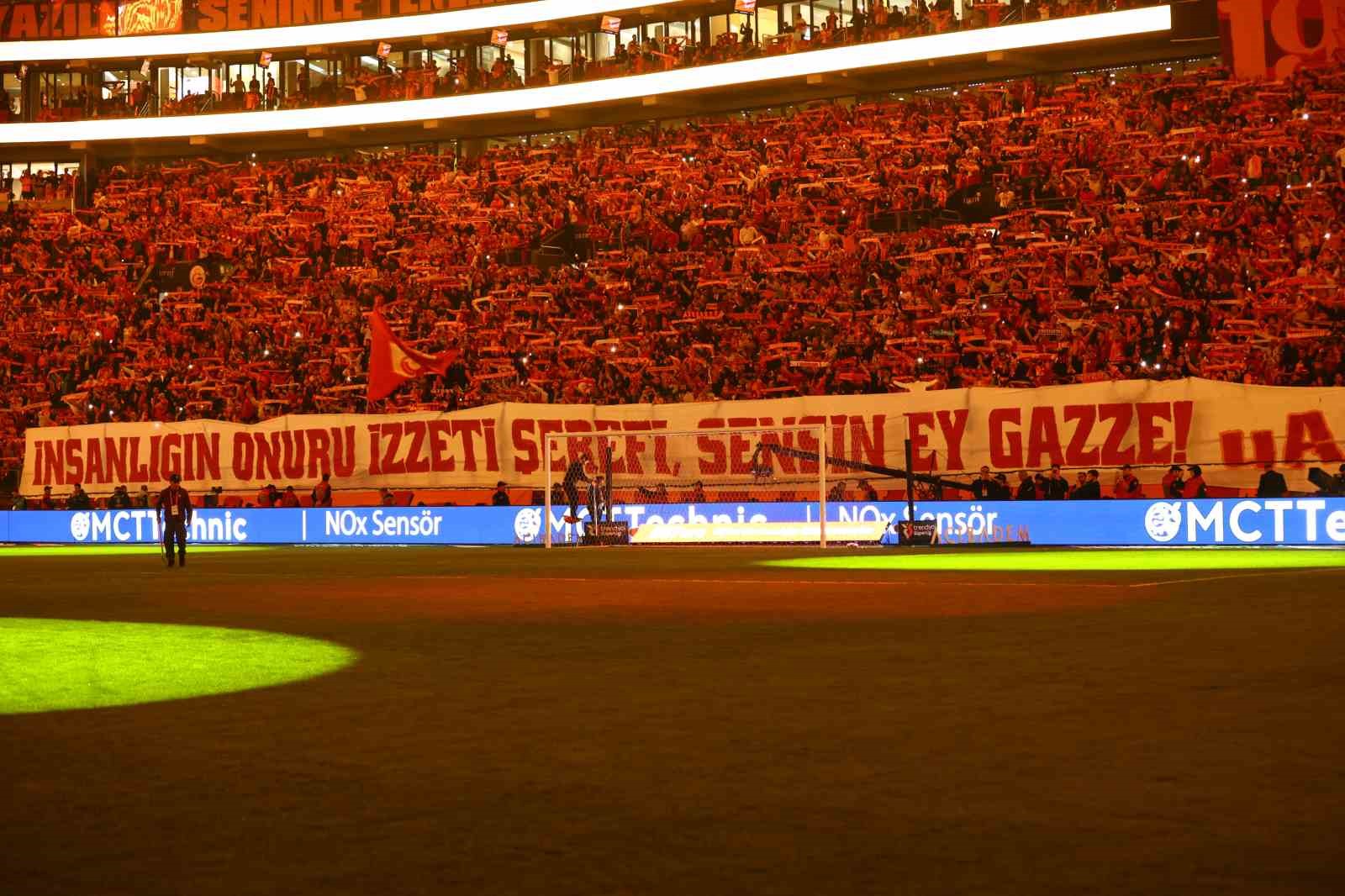 Galatasaray’da tek değişiklik