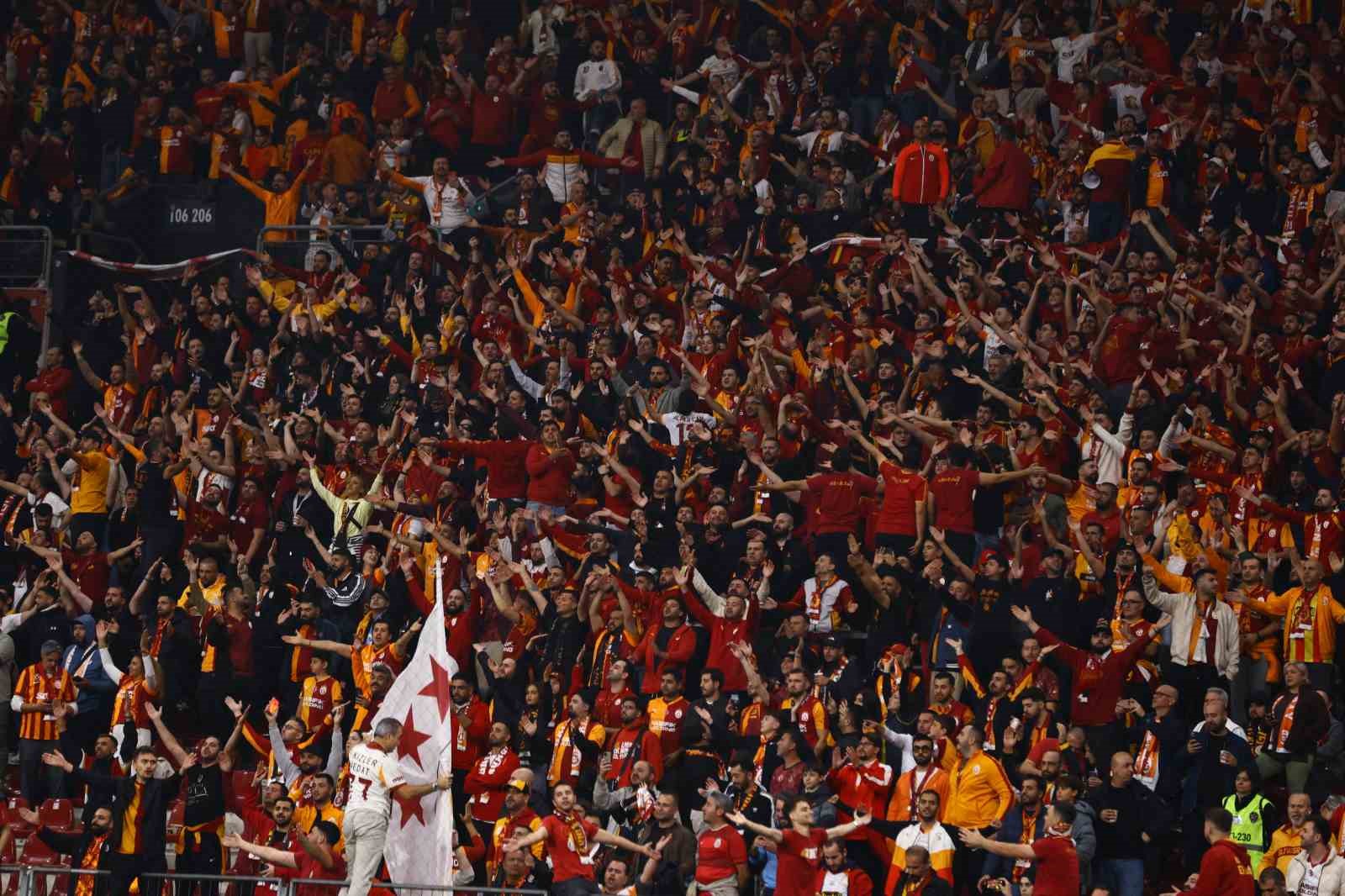 Galatasaray’da tek değişiklik