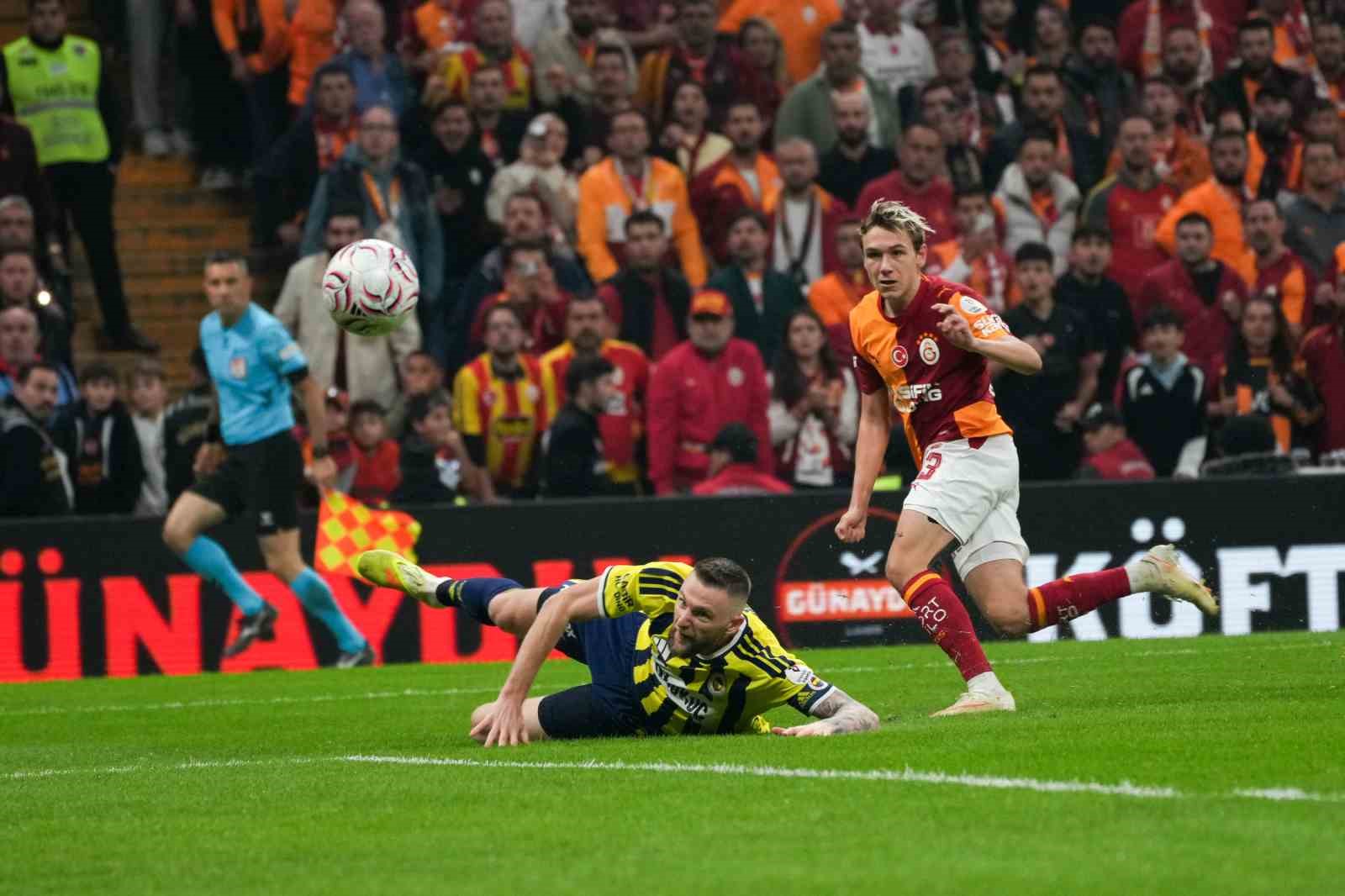 Trendyol Süper Lig: Galatasaray: 2 - Fenerbahçe: 1 (Maç sonucu)