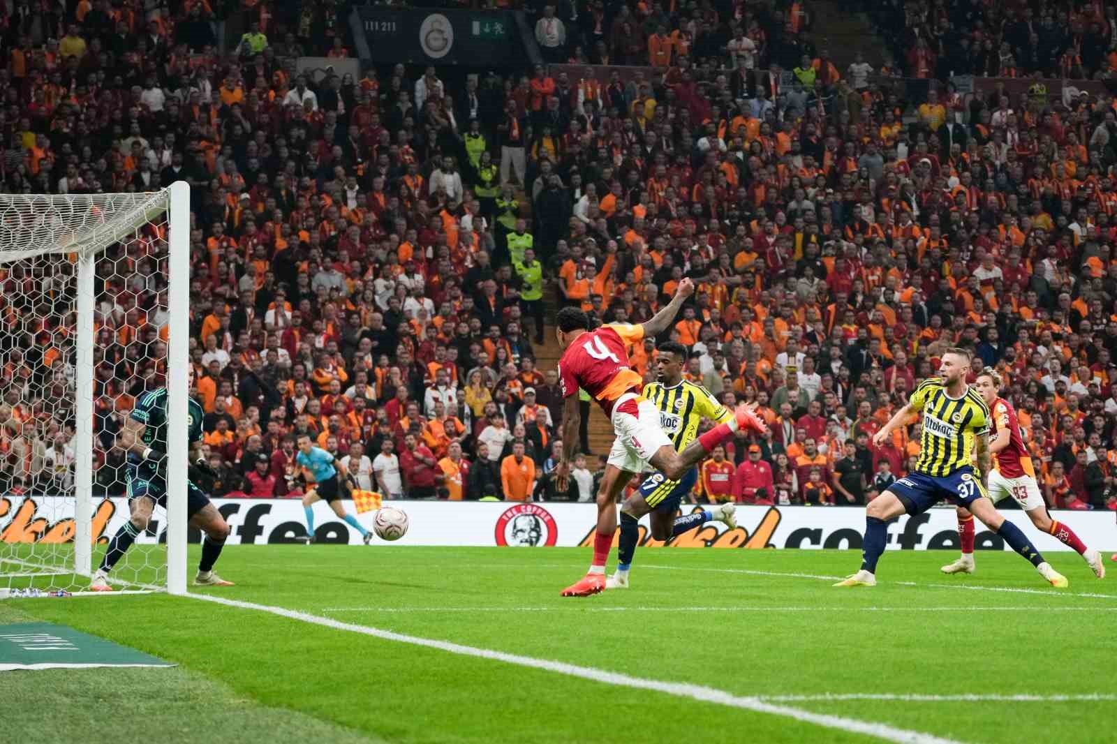 Trendyol Süper Lig: Galatasaray: 2 - Fenerbahçe: 1 (Maç sonucu)