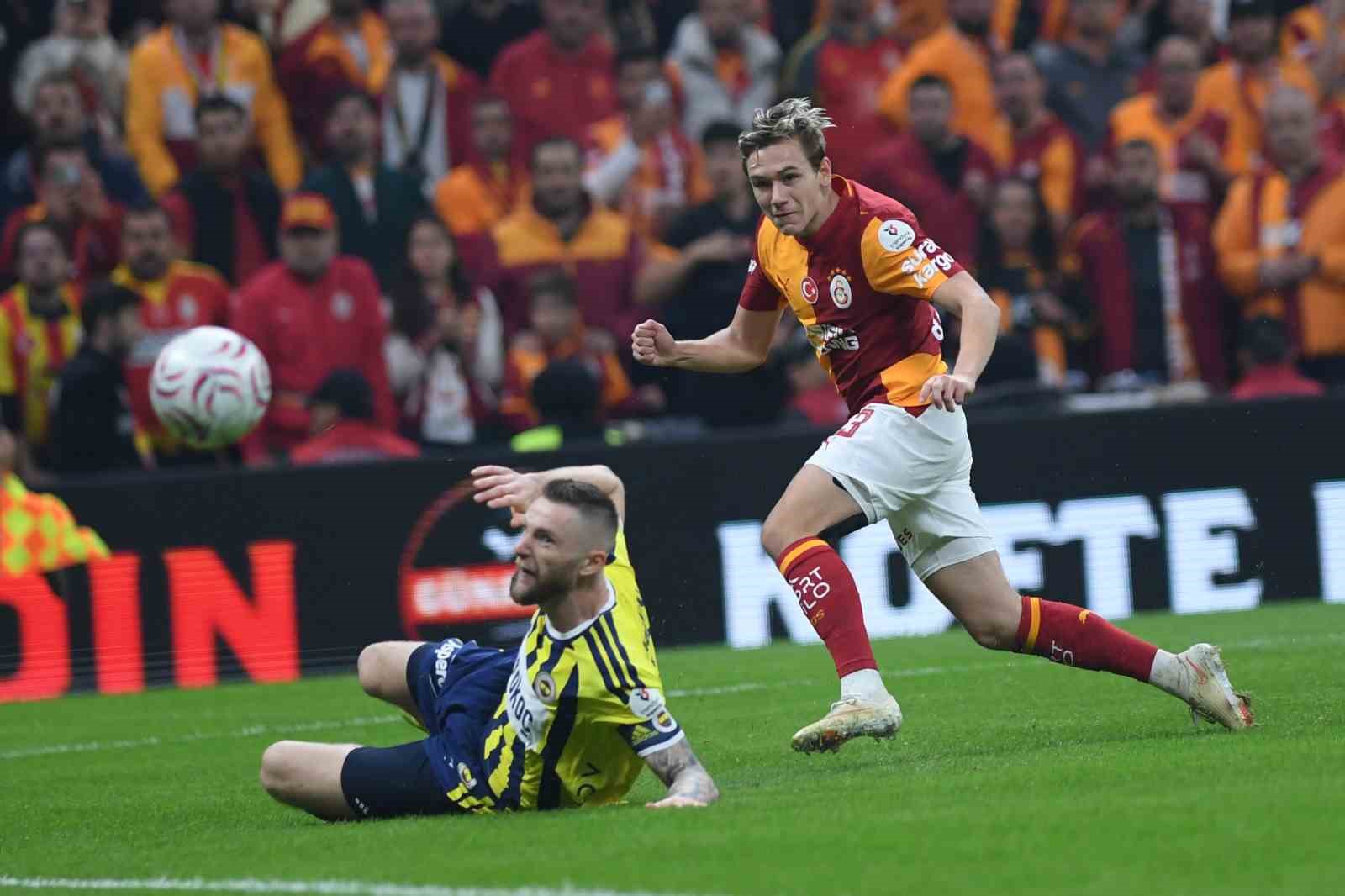 Trendyol Süper Lig: Galatasaray: 2 - Fenerbahçe: 1 (Maç sonucu)