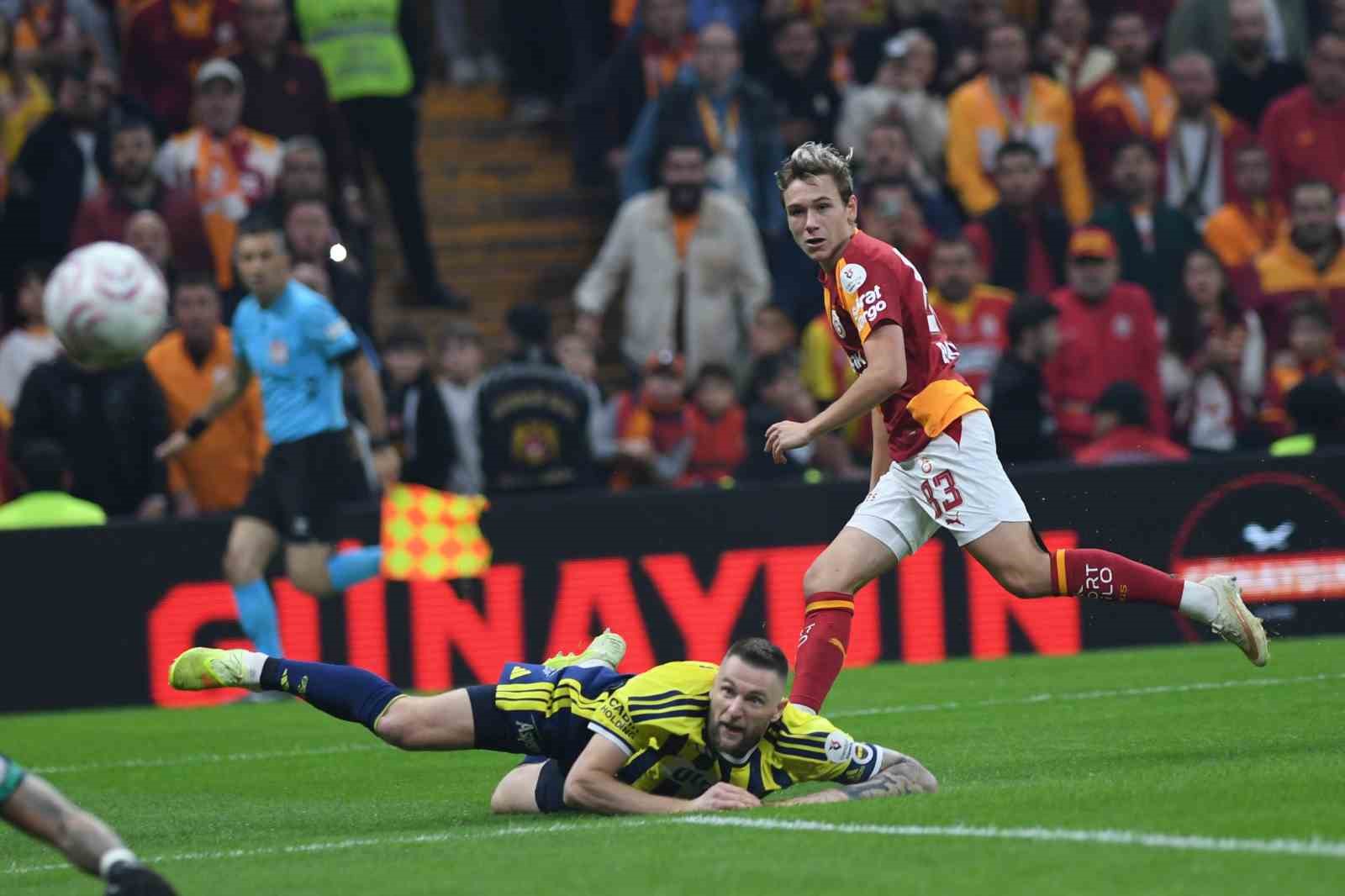 Trendyol Süper Lig: Galatasaray: 2 - Fenerbahçe: 1 (Maç sonucu)