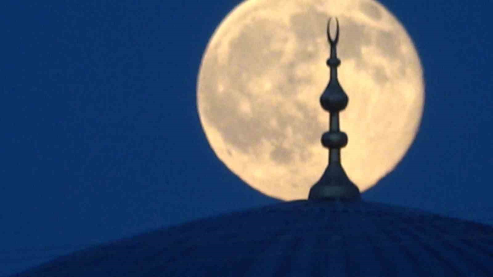 ’Avcı Dolunayı’ Van semalarında tarihle buluştu
