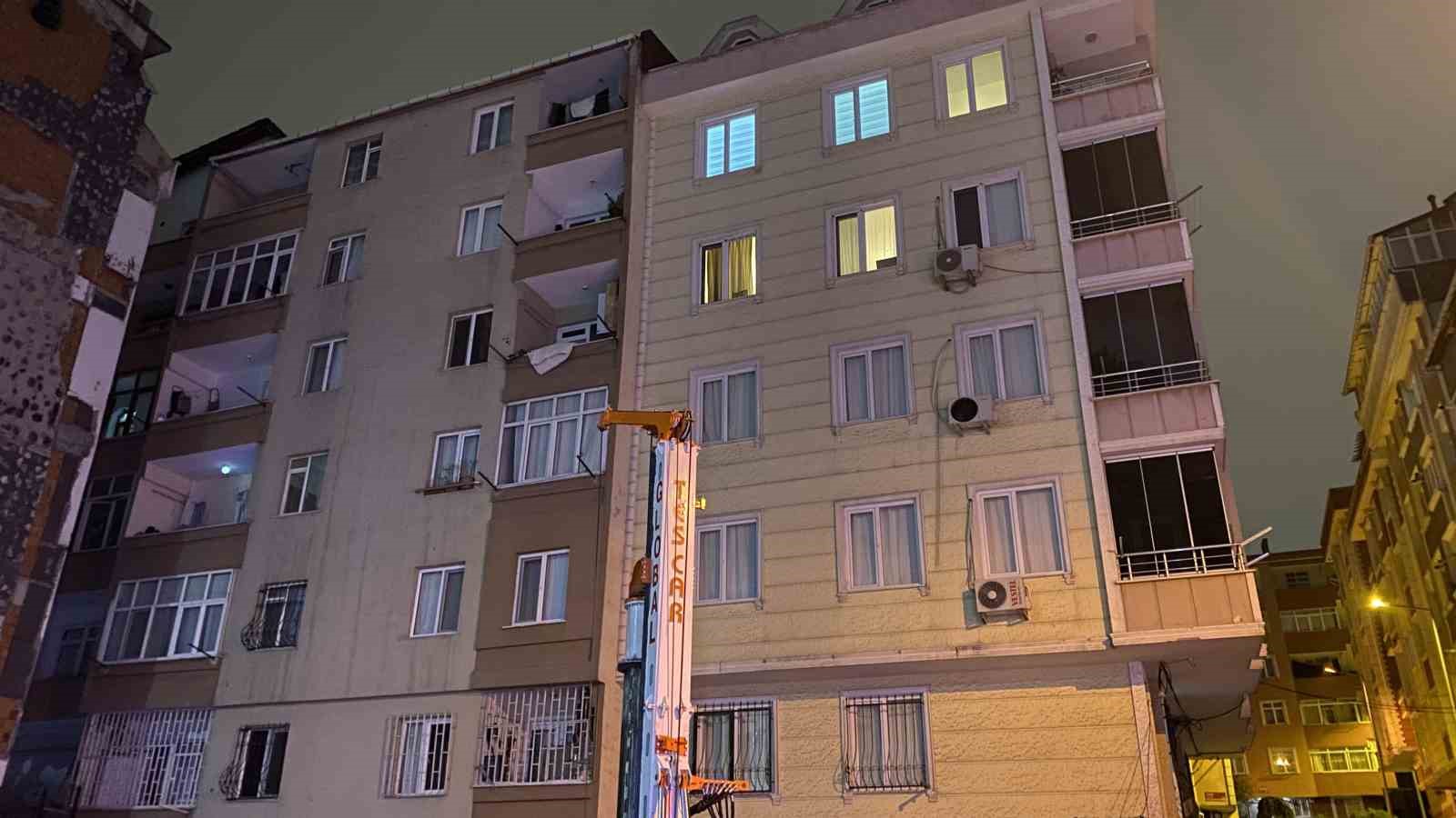 Bahçelievler’de iki binanın zemininde çökme: 20 daire tahliye edildi