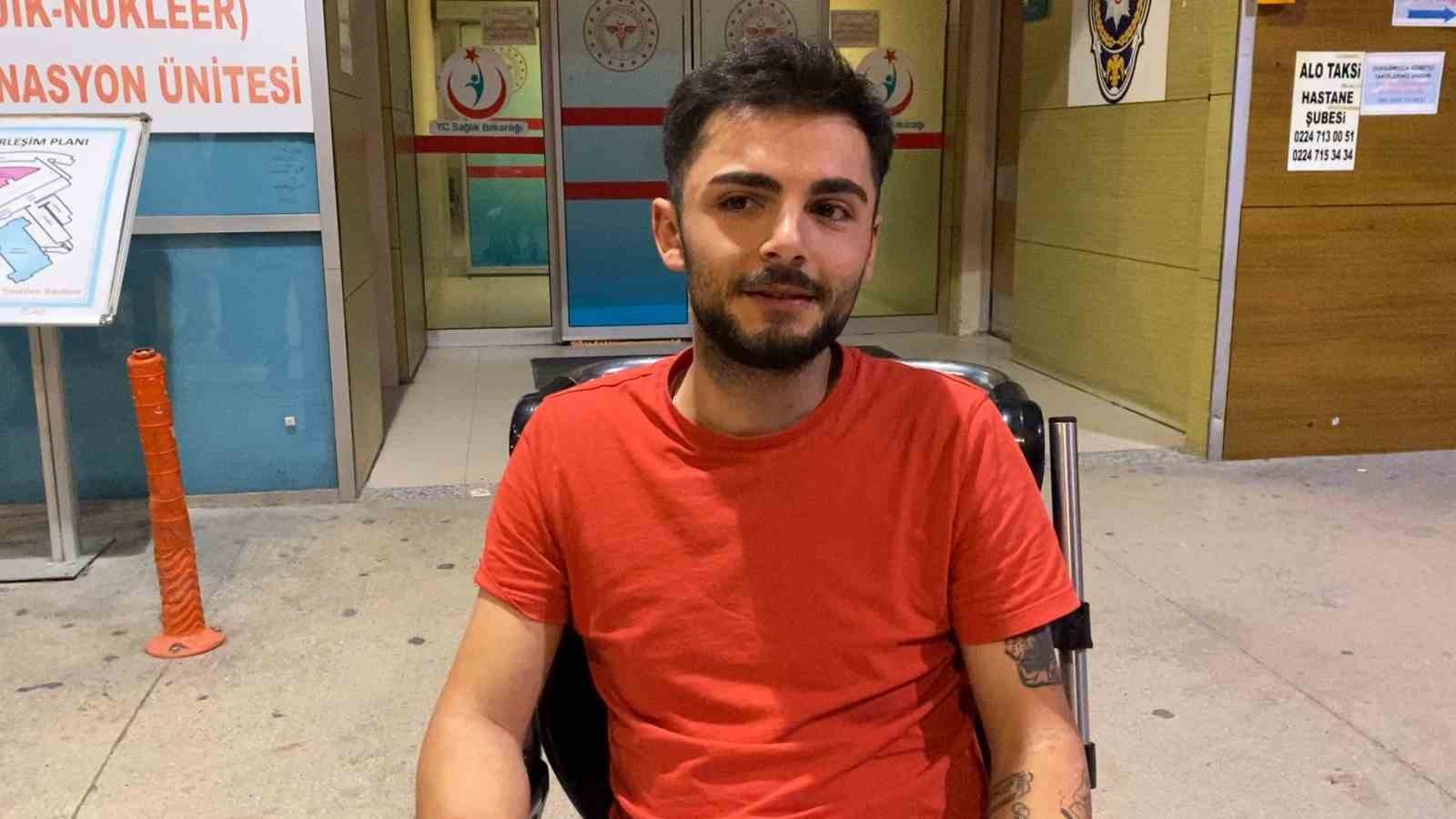 Kaza geçirdi, hastanede doğum günü pastası kesti