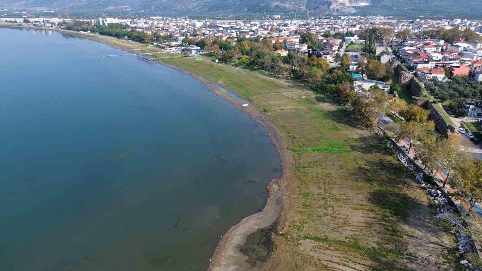 Dereler taştı, barajlar doldu, İznik Gölü çekilmeye devam ediyor