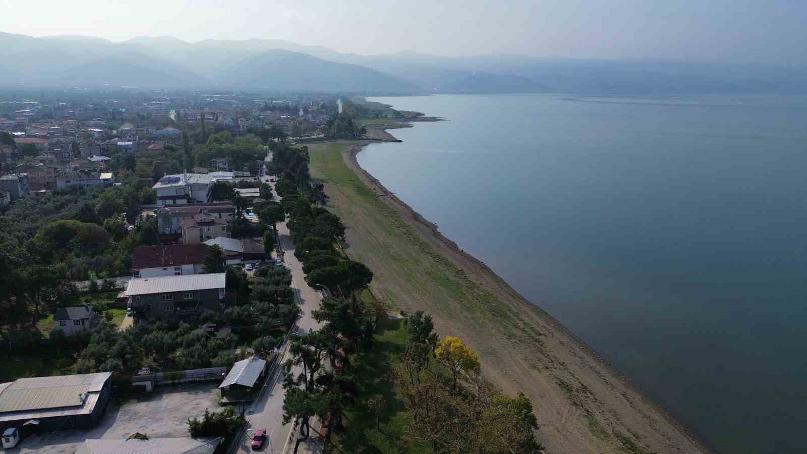 Dereler taştı, barajlar doldu, İznik Gölü çekilmeye devam ediyor