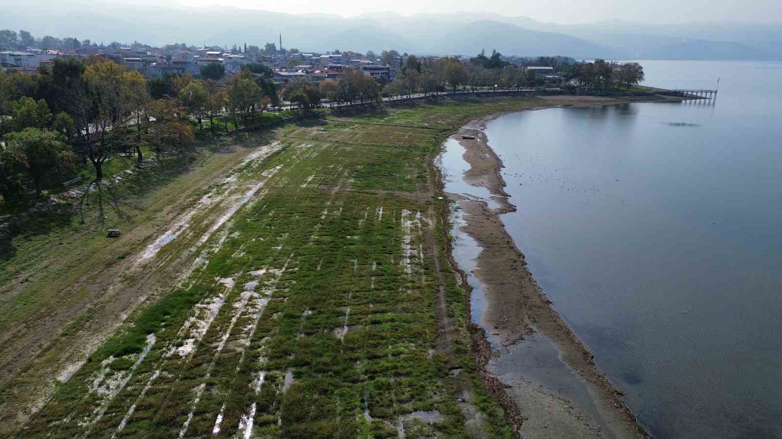 Dereler taştı, barajlar doldu, İznik Gölü çekilmeye devam ediyor