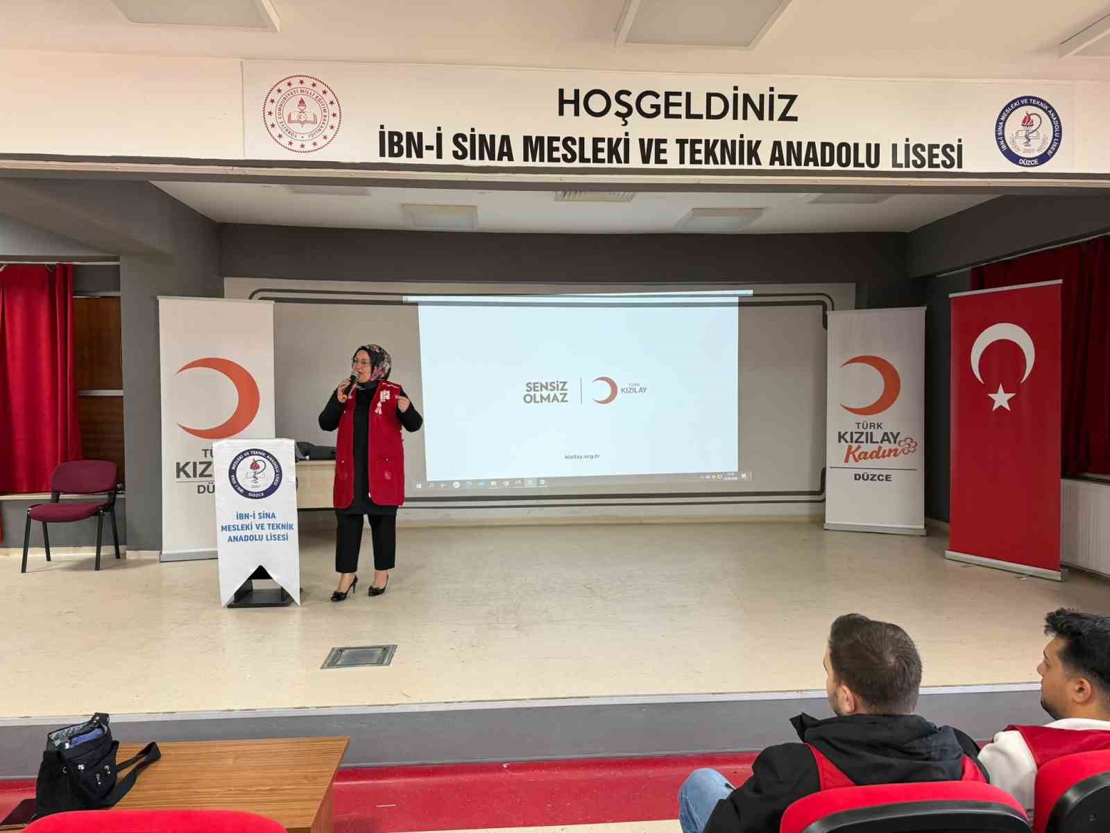 Lise öğrencilerine ilk yardım eğitimi verildi