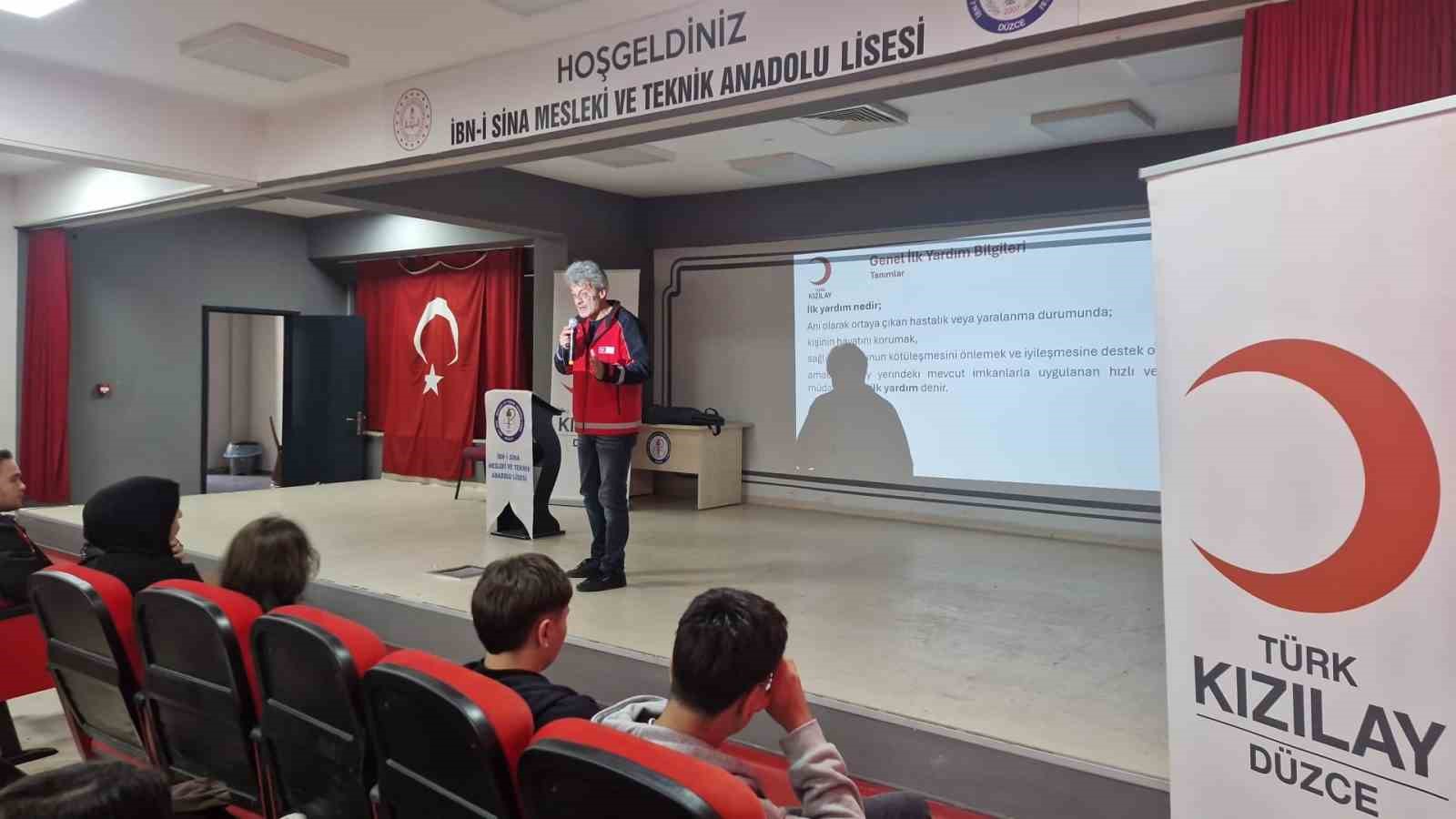 Lise öğrencilerine ilk yardım eğitimi verildi