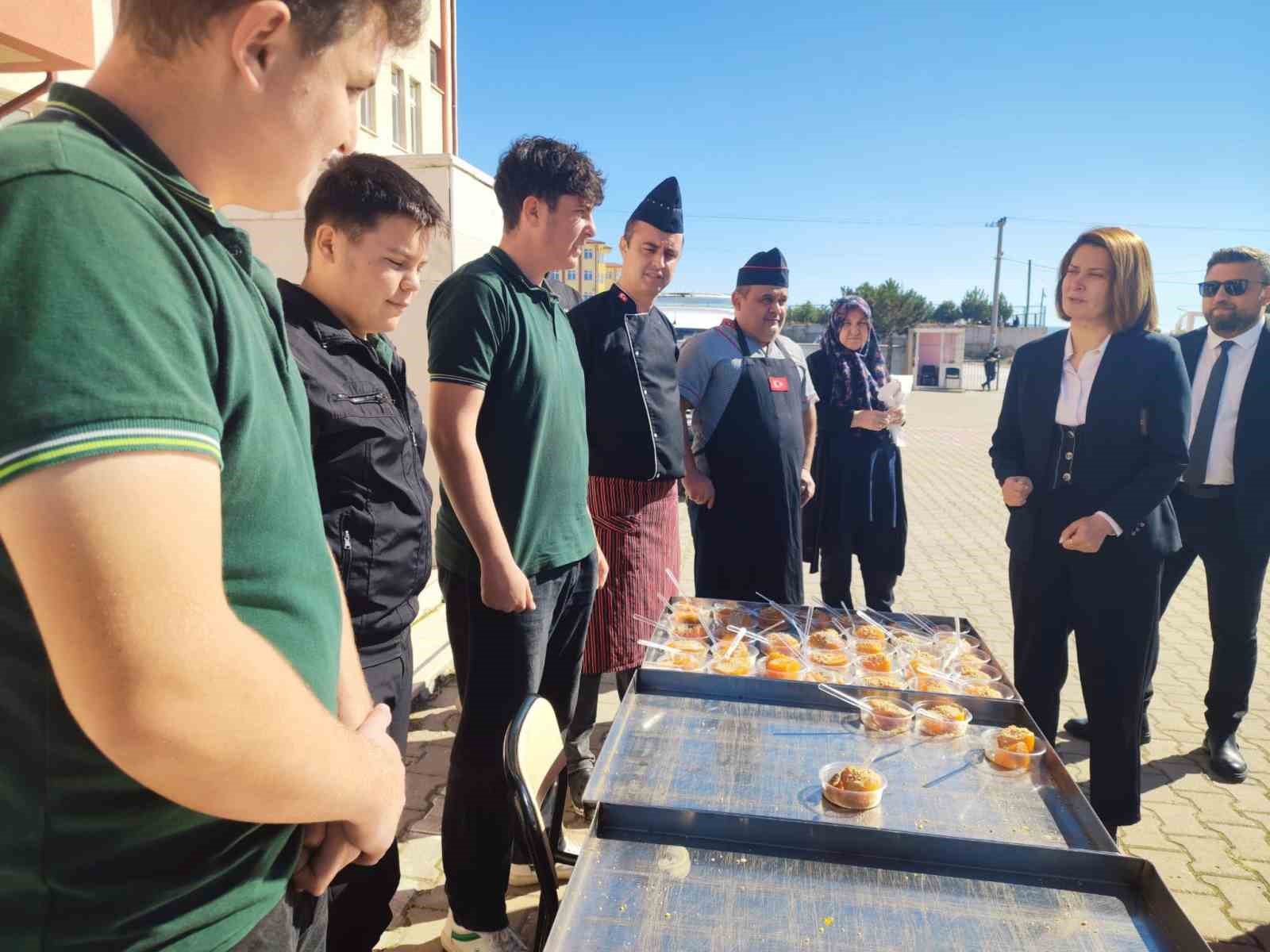 Altıntaş’ta öğrencilerin emeği kabak tatlısı oldu