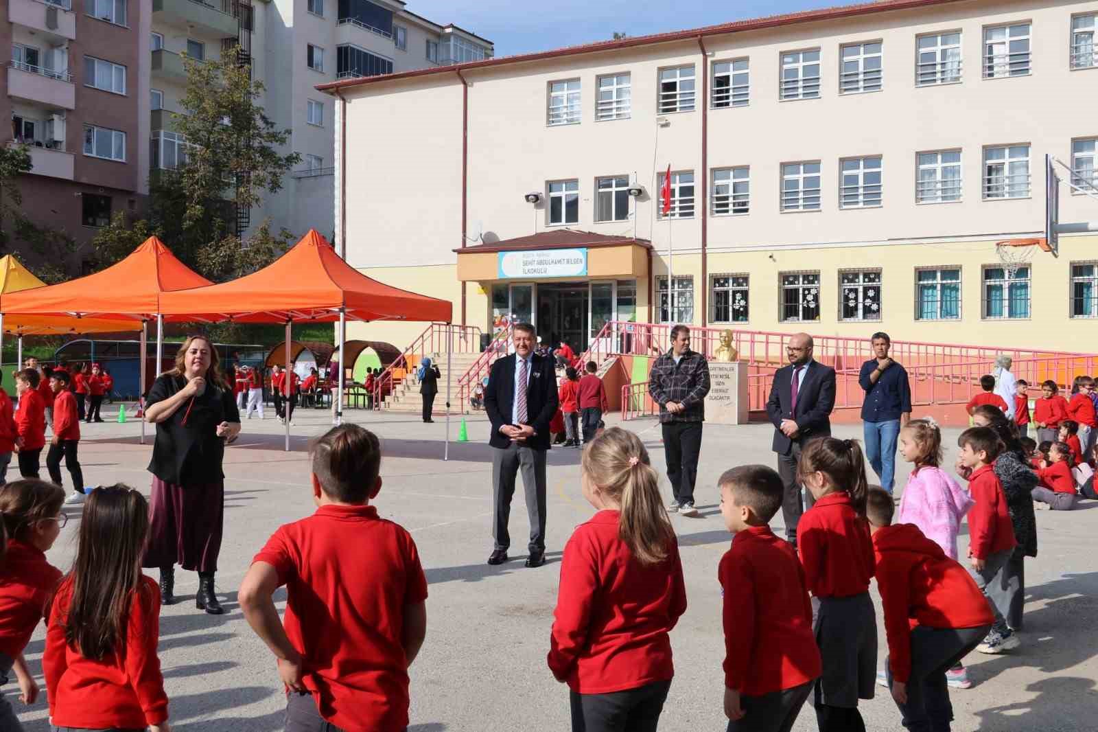 İlkokul öğrencilerinden geleneksel çocuk oyunları