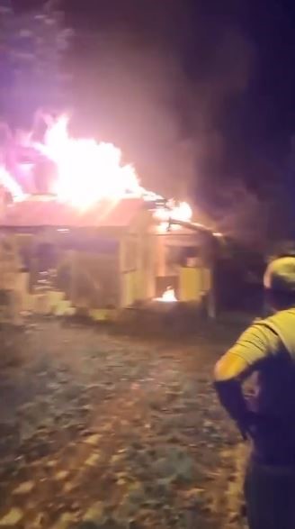 Borçka’da gece çıkan yangında ev kullanılamaz hale geldi