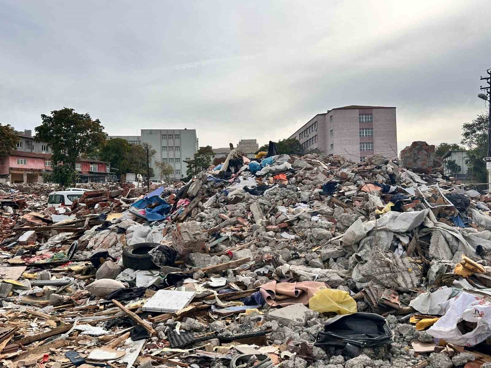Başkentin köklü ticaret noktası İtfaiye Meydanı’nda yıkım sürüyor
