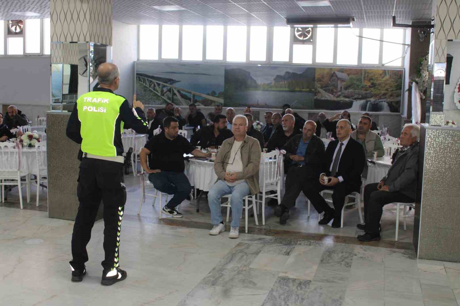 Aydın’da servis şoförleri ve rehber personellere trafik eğitimi