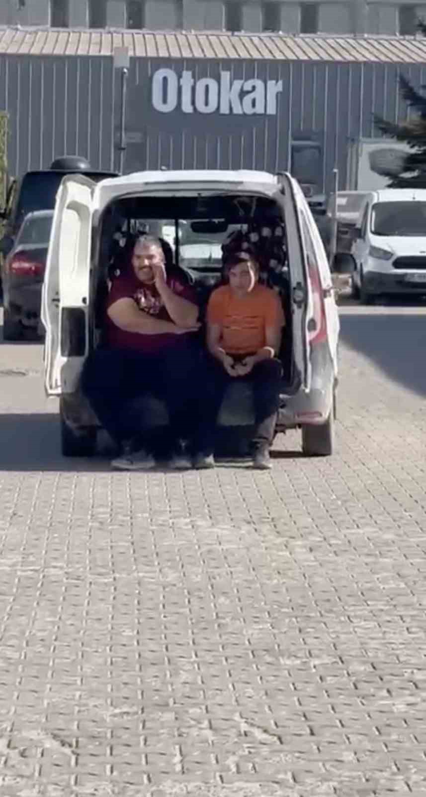Eskişehir’de otomobilini 100 kilo dana sucuğuyla takas etti