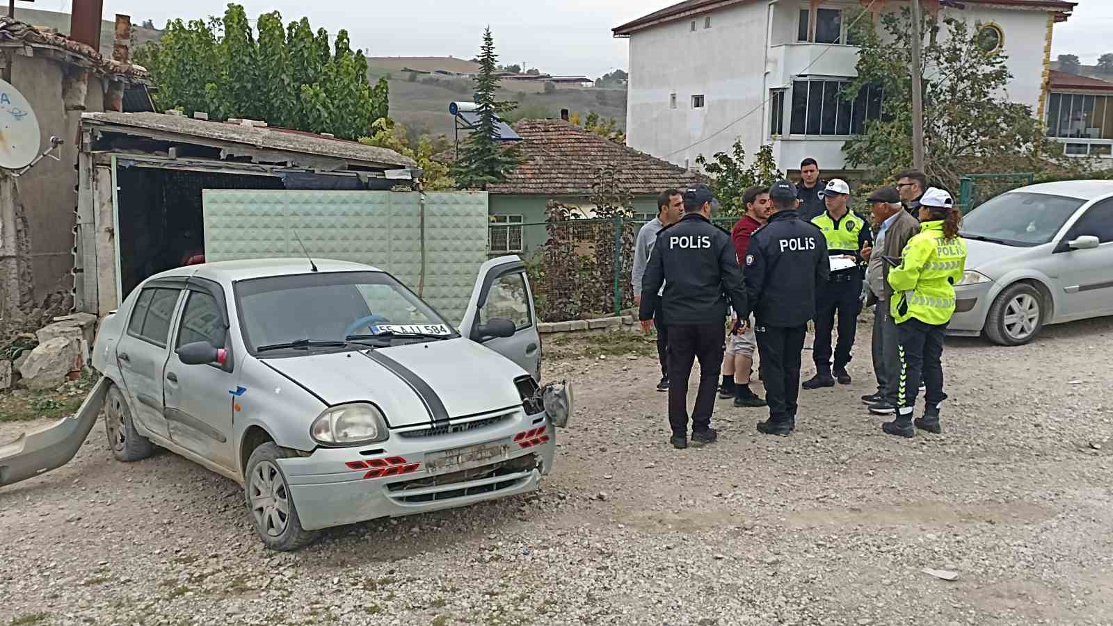 Havza’da otomobiller çarpıştı: Anne ve 3 yaşındaki çocuğu yaralandı