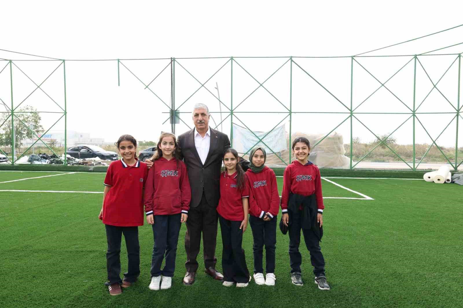 Diliskelesi’nde park ve halı saha yenileme çalışmaları sürüyor