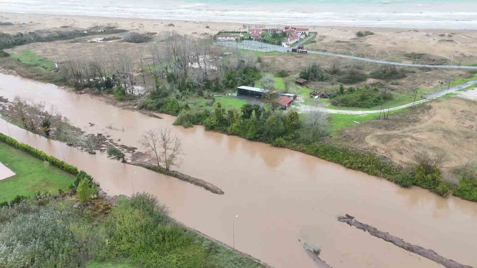 Şile’de göle dönen yollar havadan görüntülendi