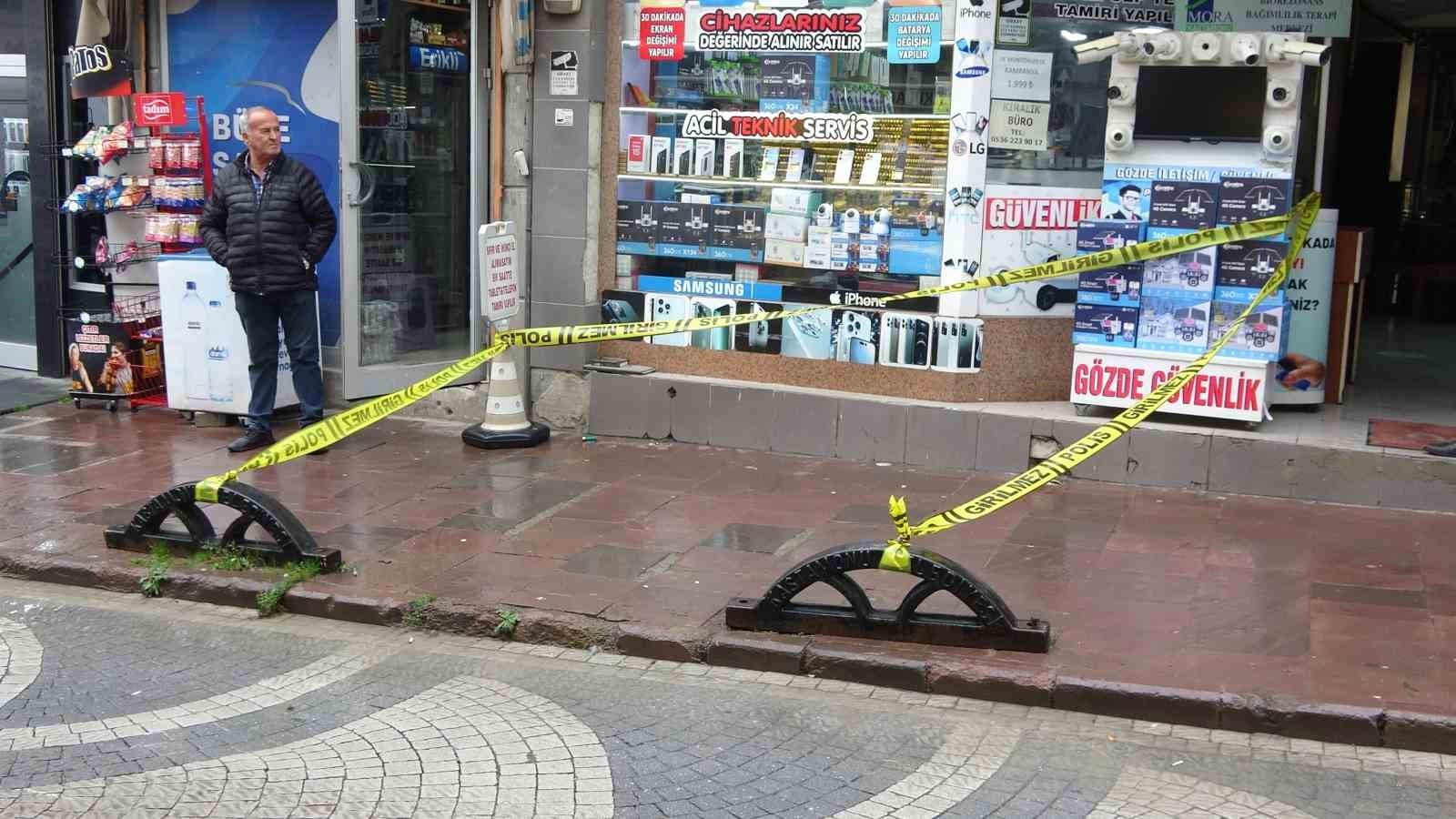 Şehrin en işlek caddesinde tüfekle rastgele ateş açtı, 4 kişi yaralandı: Olay anı kamerada
