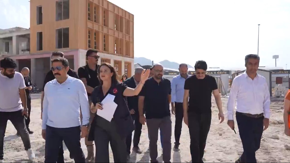 Haraparası’nda iş yerlerinin inşa çalışmaları sürüyor