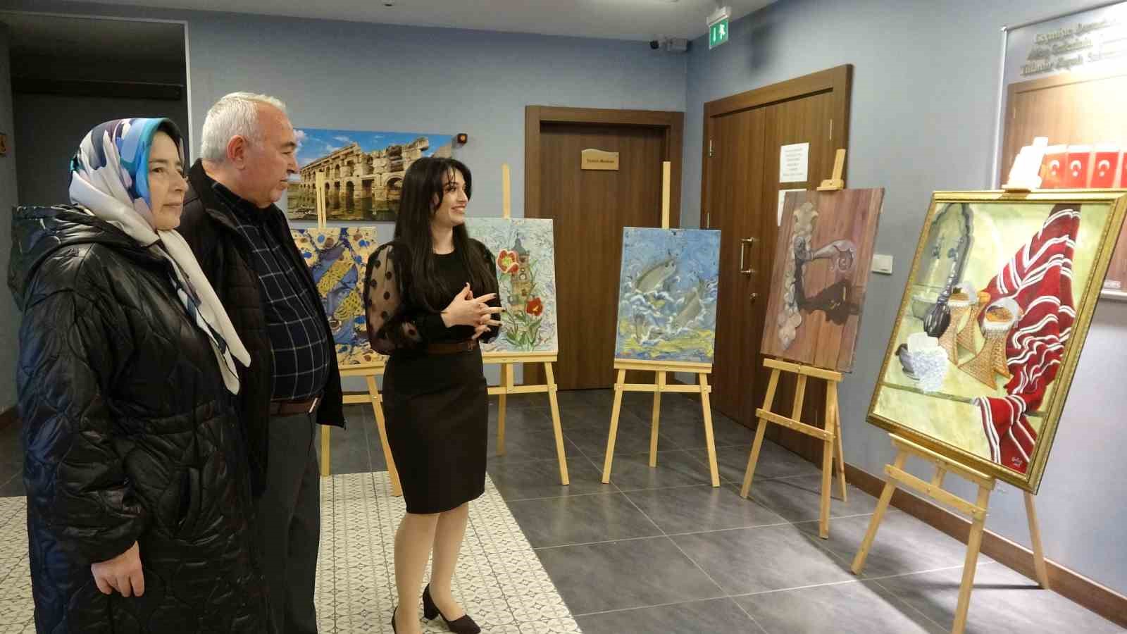 Cumhuriyet Bayramı sergisinde Türk kültürünü yansıtan eserler dikkat çekti