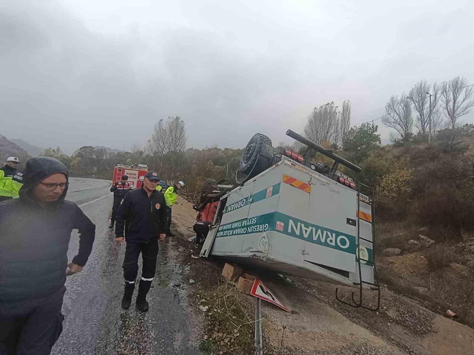 Giresun Orman Bölge Müdürlüğü’ne ait araç Suşehri’nde kaza yaptı: 3 yaralı