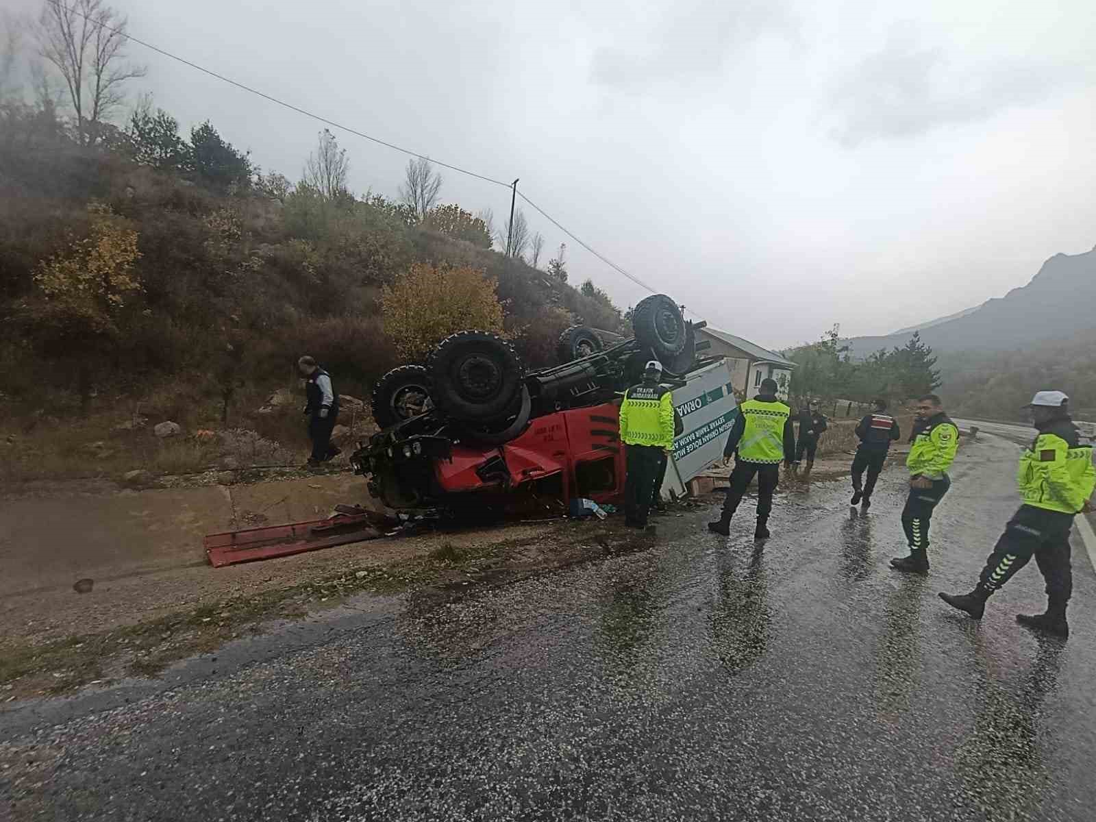 Giresun Orman Bölge Müdürlüğü’ne ait araç Suşehri’nde kaza yaptı: 3 yaralı
