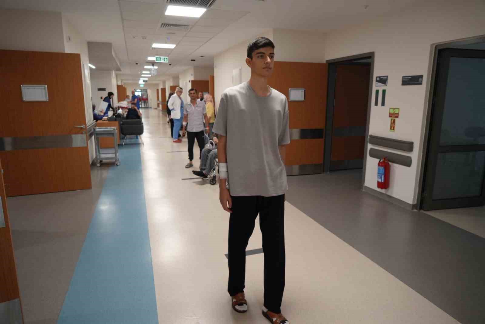 Samsun Şehir Hastanesinde ilk: 17 yaşındaki çocuğun ’kunduracı göğsü’ kapalı ameliyatla düzeltildi