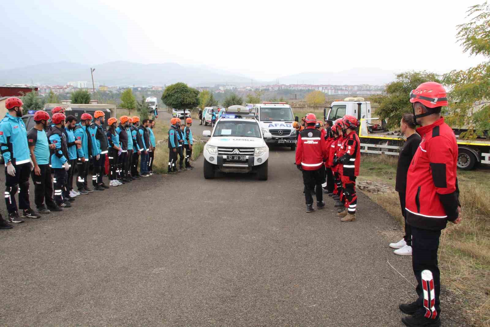 Bingöl’deki deprem tatbikatı gerçeği aratmadı