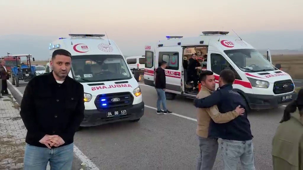 Patnos’ta feci kaza: 7 kişinin bulunduğu araç takla attı