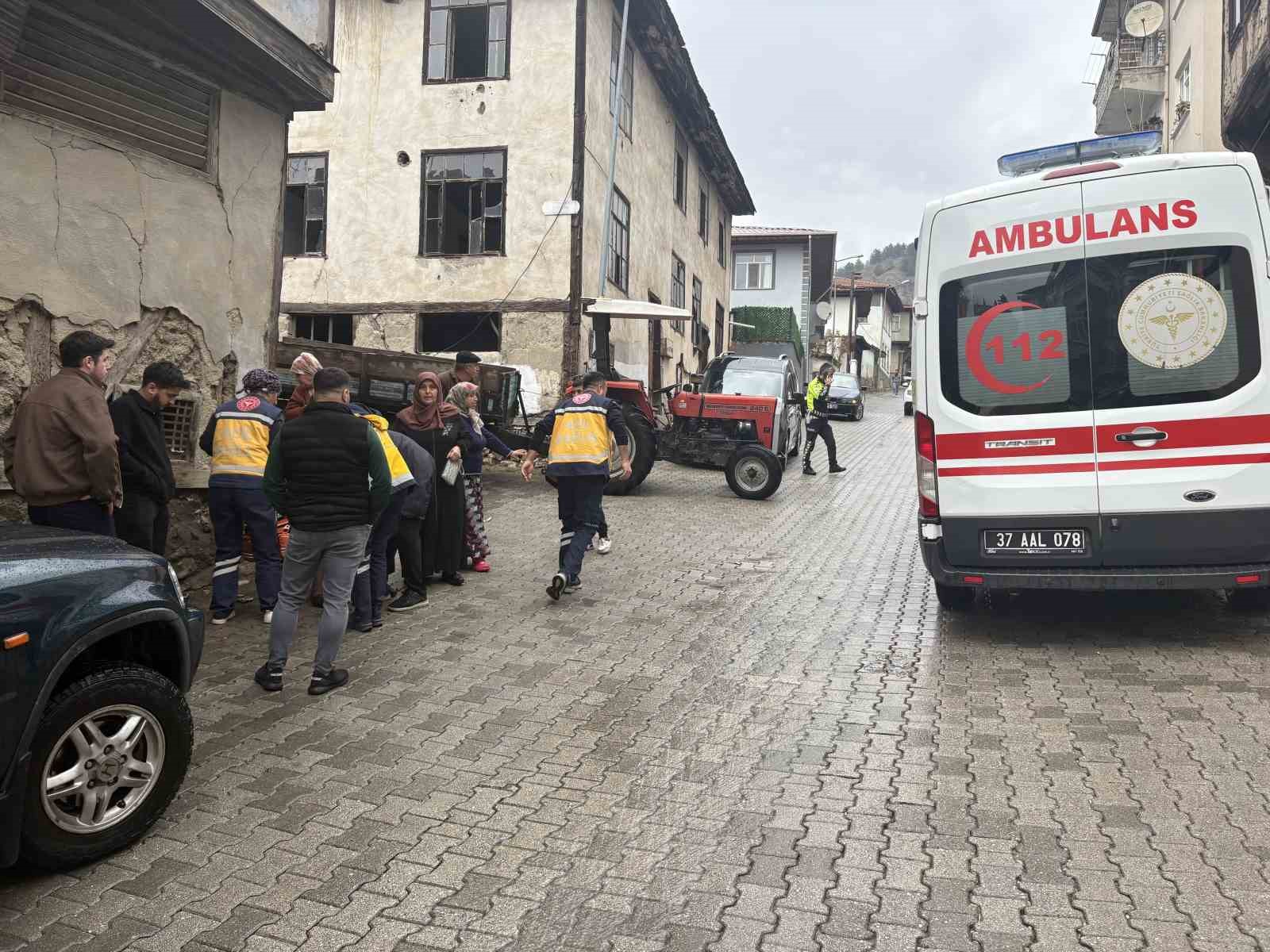 Kastamonu’da otomobil ile traktör çarpıştı: 1 yaralı