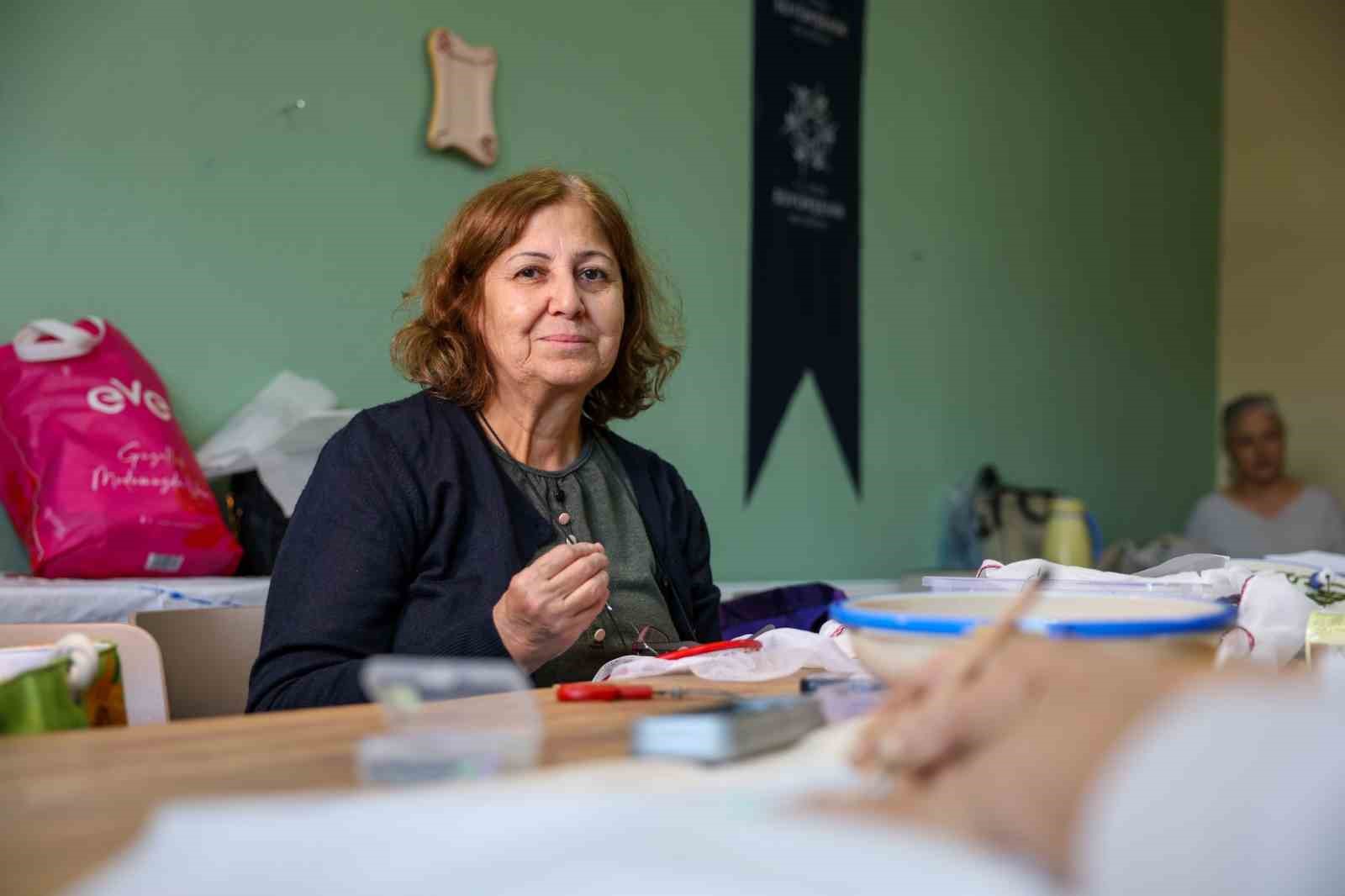 Aydın Büyükşehir Belediyesi Kadın Yaşam Atölyesi’nde eğitimler sürüyor