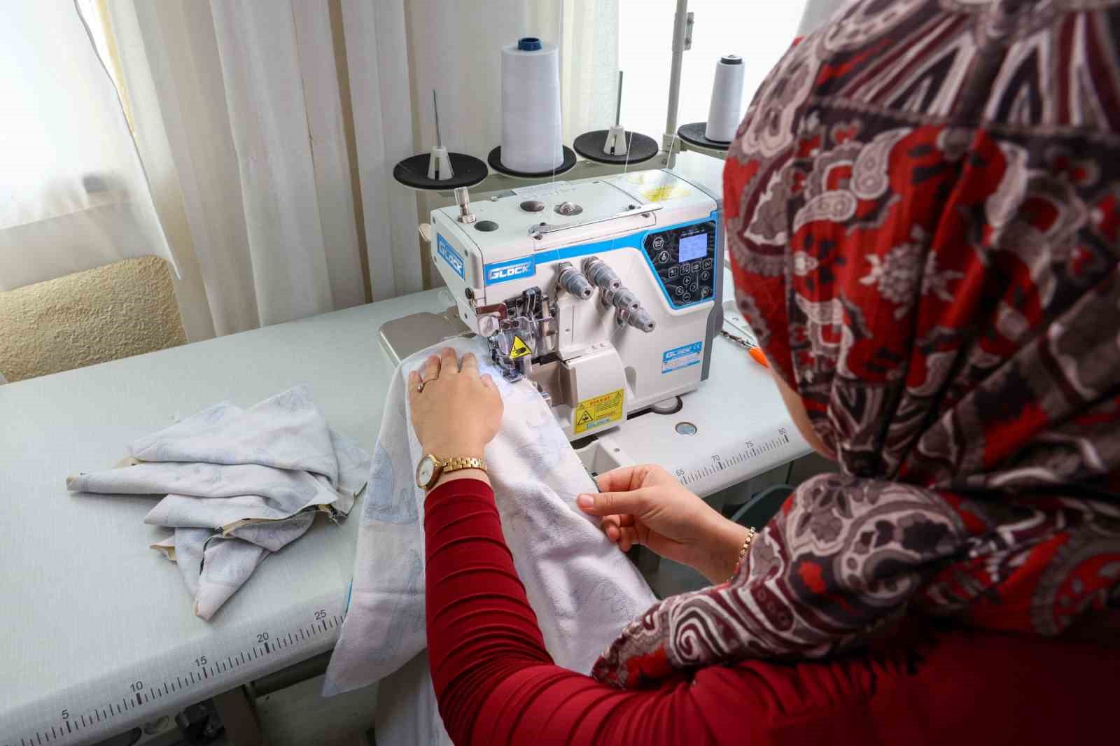 Aydın Büyükşehir Belediyesi Kadın Yaşam Atölyesi’nde eğitimler sürüyor
