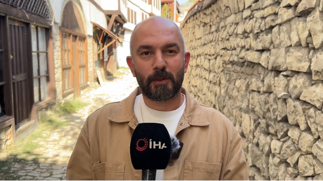 Tarihi konak ve evlerin çatılarındaki geyik boynuzları asırlık inanışları yaşatıyor