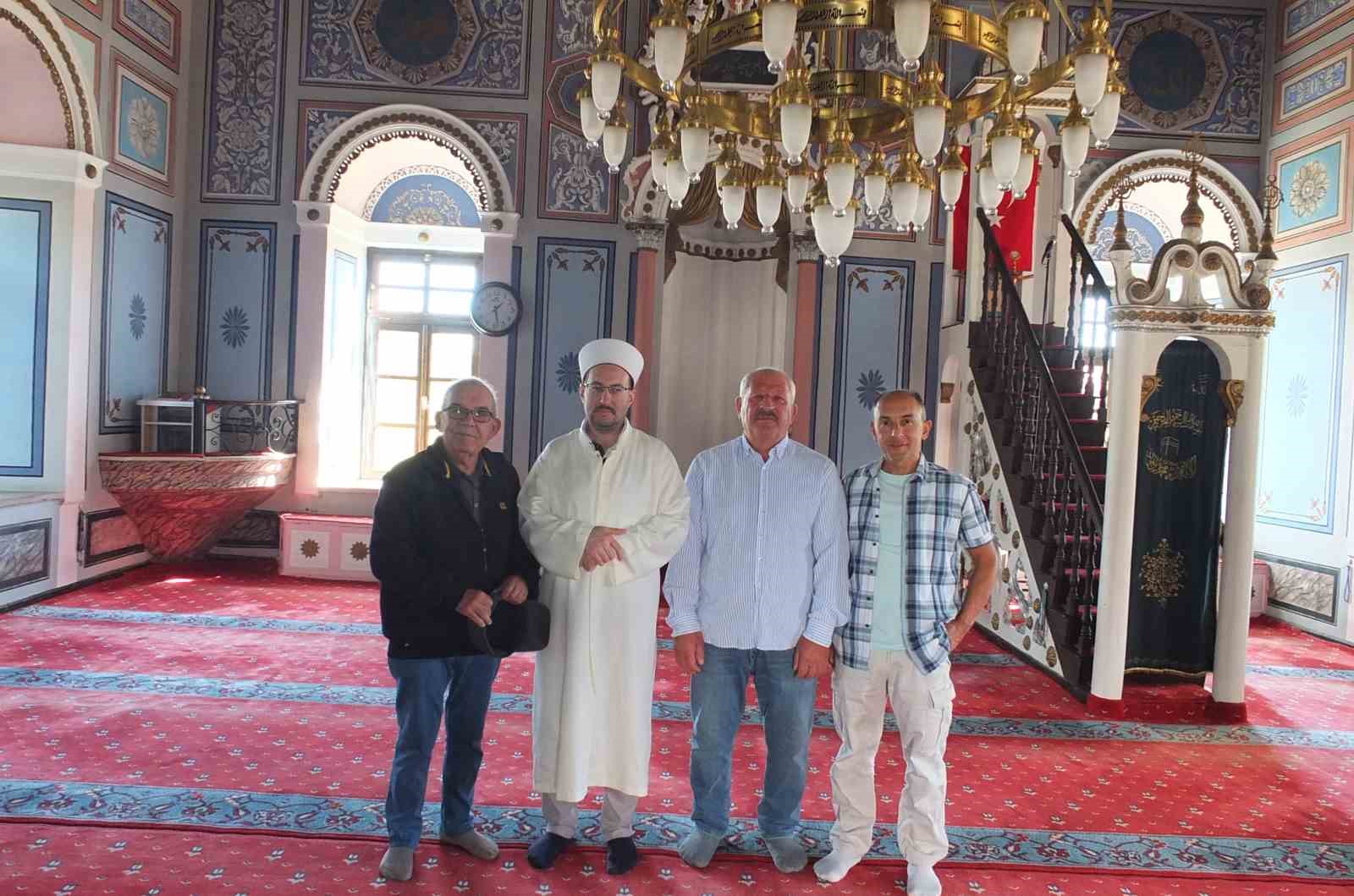 Edremit’te tarihi Güre Camii ilgi görüyor
