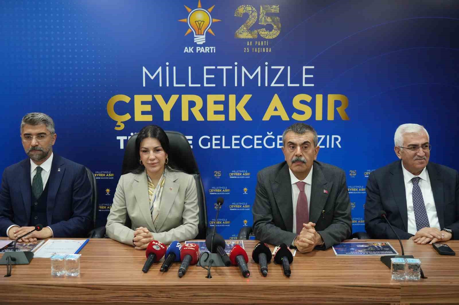 Bakan Tekin: "Sahtekarlara, hırsızlara sahip çıkan bir muhalefetle karşı karşıyayız"