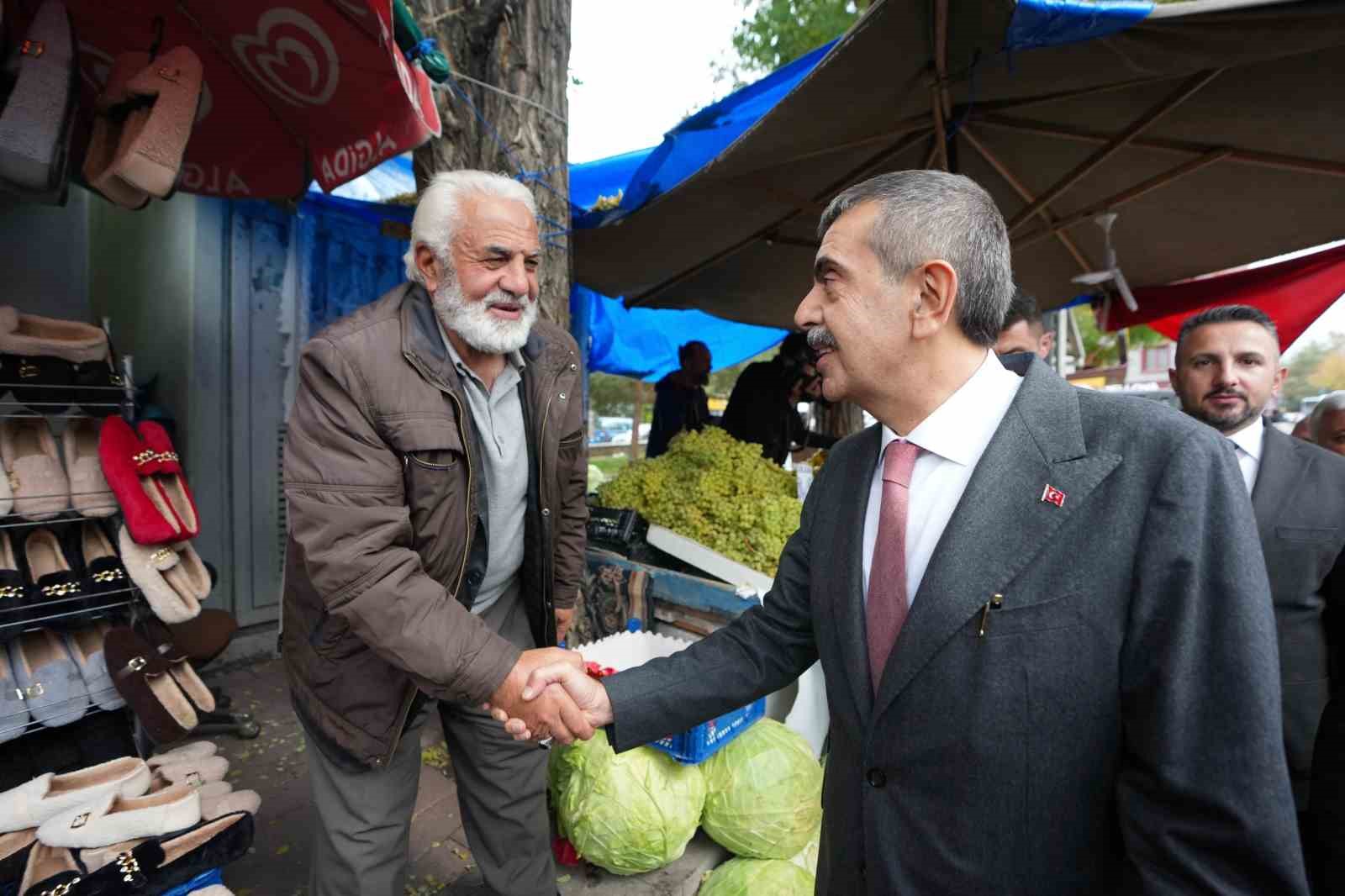 Bakan Tekin: "Sahtekarlara, hırsızlara sahip çıkan bir muhalefetle karşı karşıyayız"